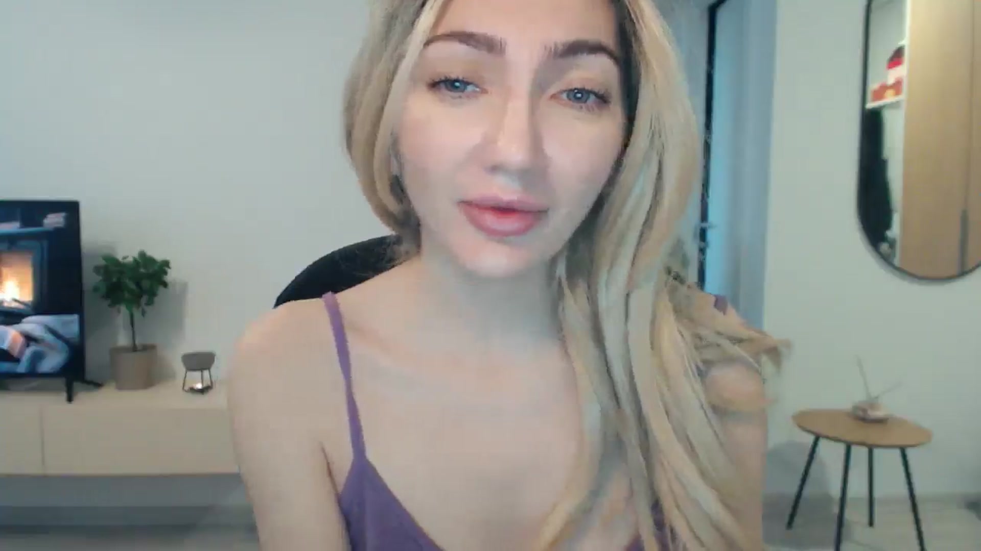 Gallery image thumbnail from AlyVee's myfreecams stream on, 10/19/2025, 14:27 image 14 of 20