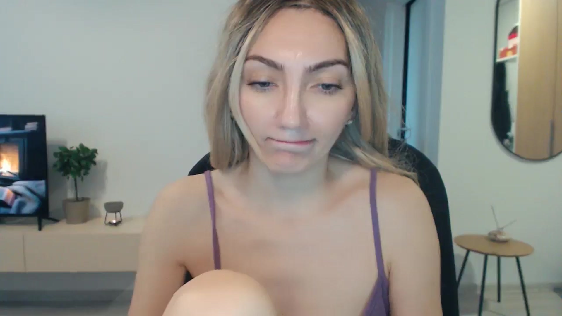 Gallery image thumbnail from AlyVee's myfreecams stream on, 10/19/2025, 14:27 image 18 of 20