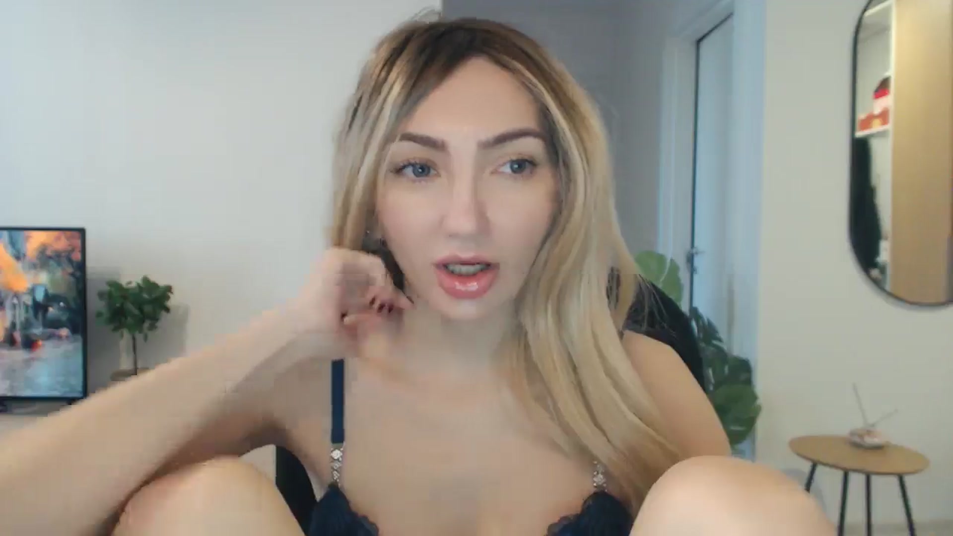 Gallery image thumbnail from AlyVee's myfreecams stream on, 10/21/2025, 10:36 image 17 of 20
