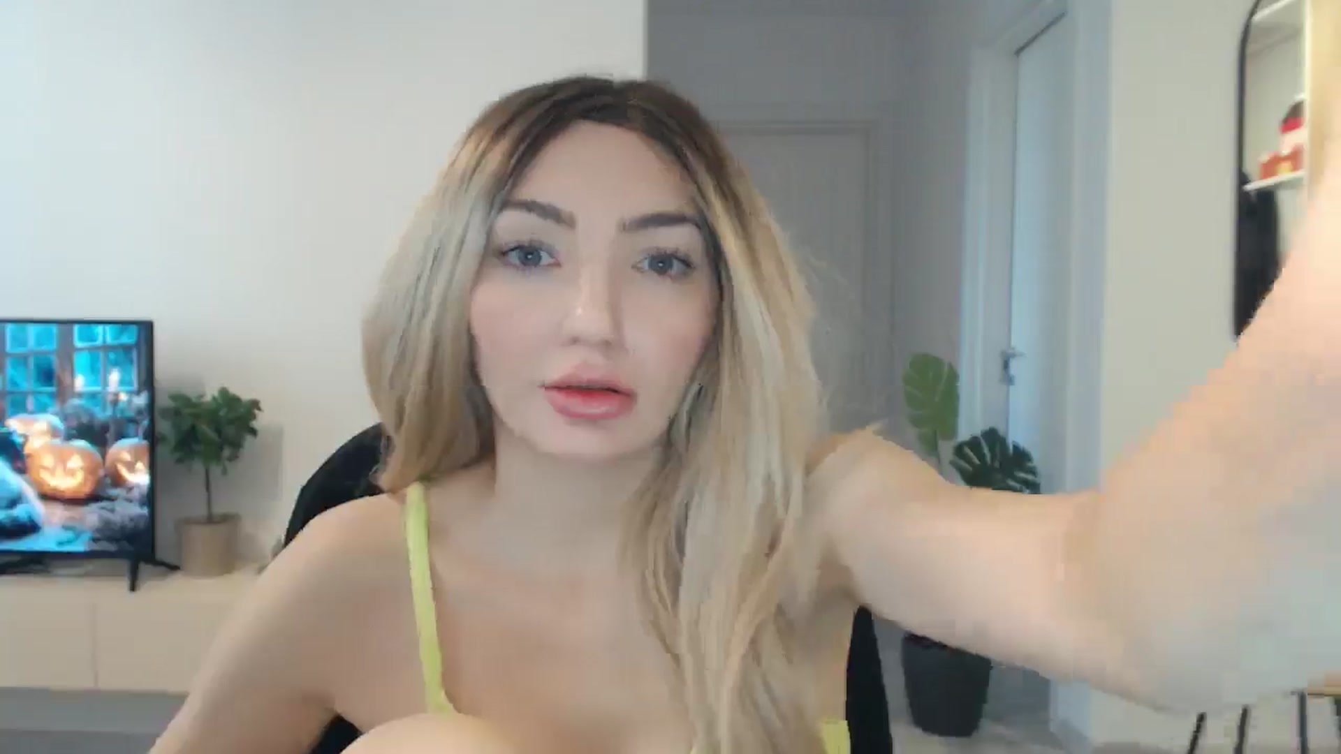 Gallery image thumbnail from AlyVee's myfreecams stream on, 10/30/2025, 11:25 image 11 of 20