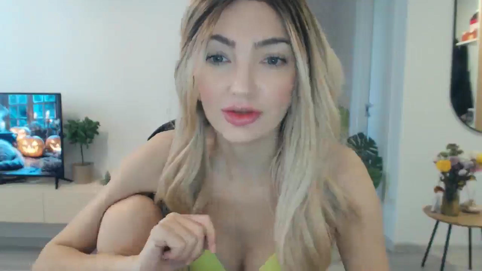 Gallery image thumbnail from AlyVee's myfreecams stream on, 10/30/2025, 11:25 image 19 of 20