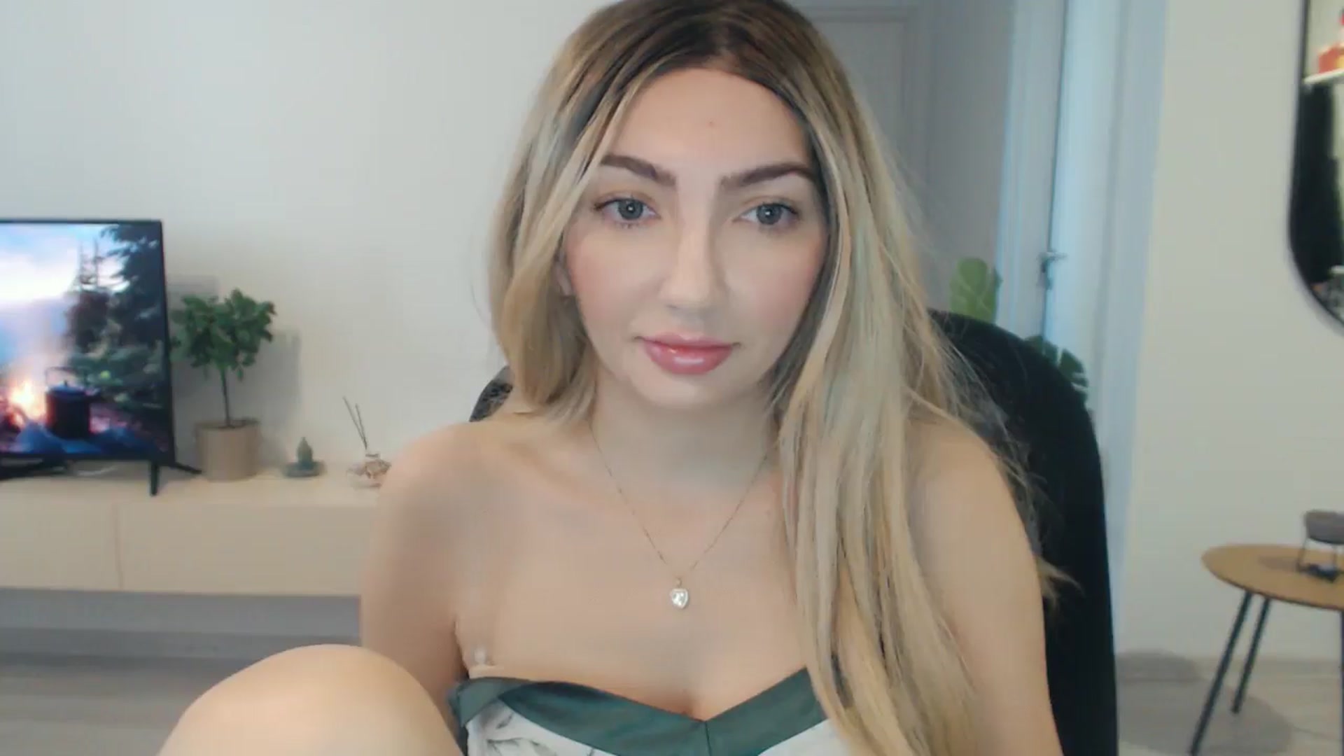 Gallery image thumbnail from AlyVee's myfreecams stream on, 11/02/2025, 09:53 image 5 of 20