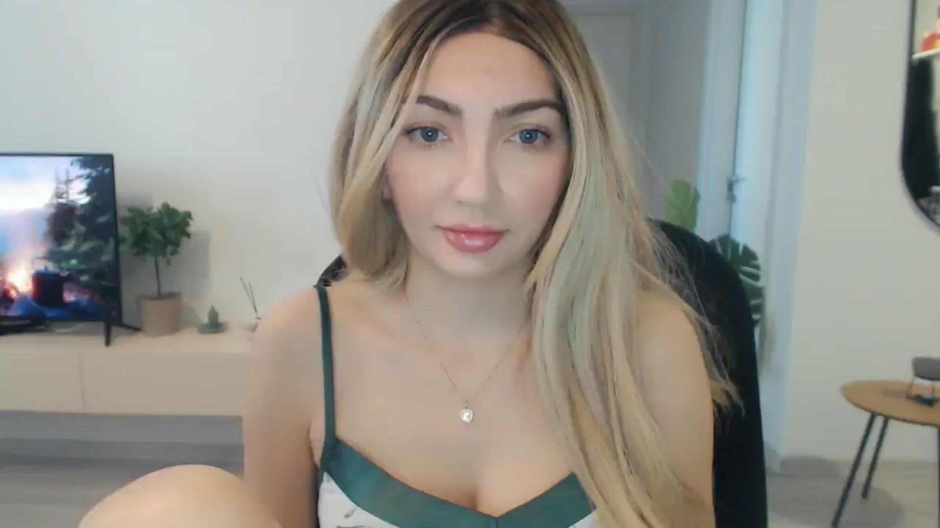 Gallery image thumbnail from AlyVee's myfreecams stream on, 11/02/2025, 09:53 image 1 of 20
