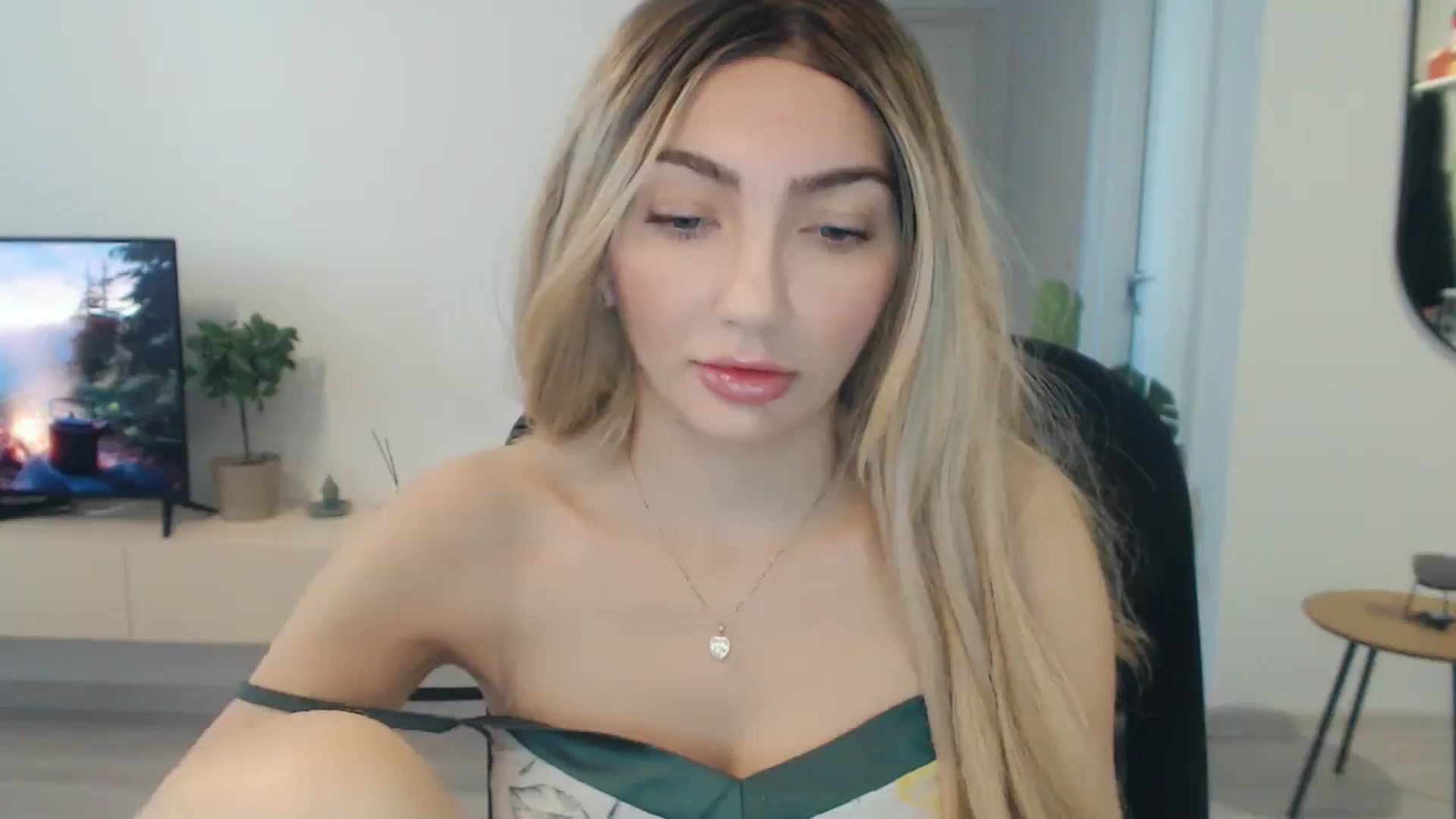 Gallery image thumbnail from AlyVee's myfreecams stream on, 11/02/2025, 09:53 image 4 of 20