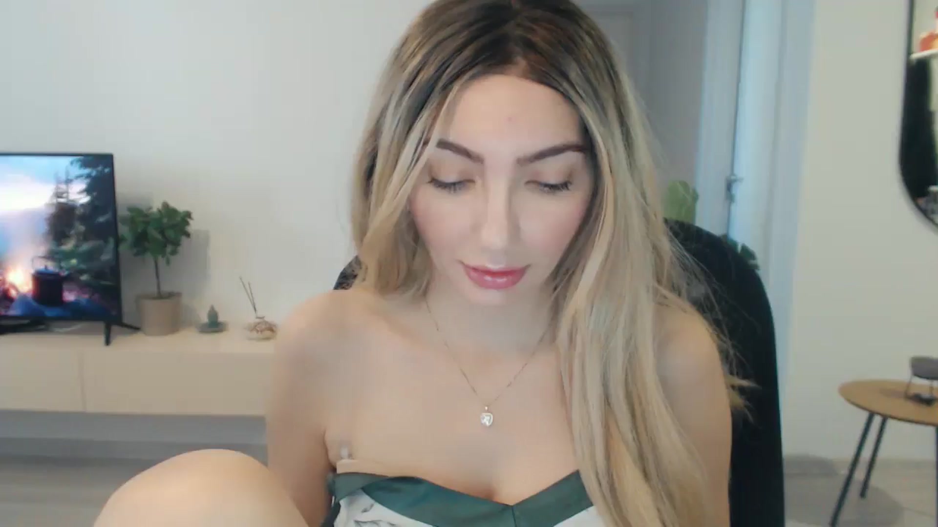 Gallery image thumbnail from AlyVee's myfreecams stream on, 11/02/2025, 09:53 image 7 of 20