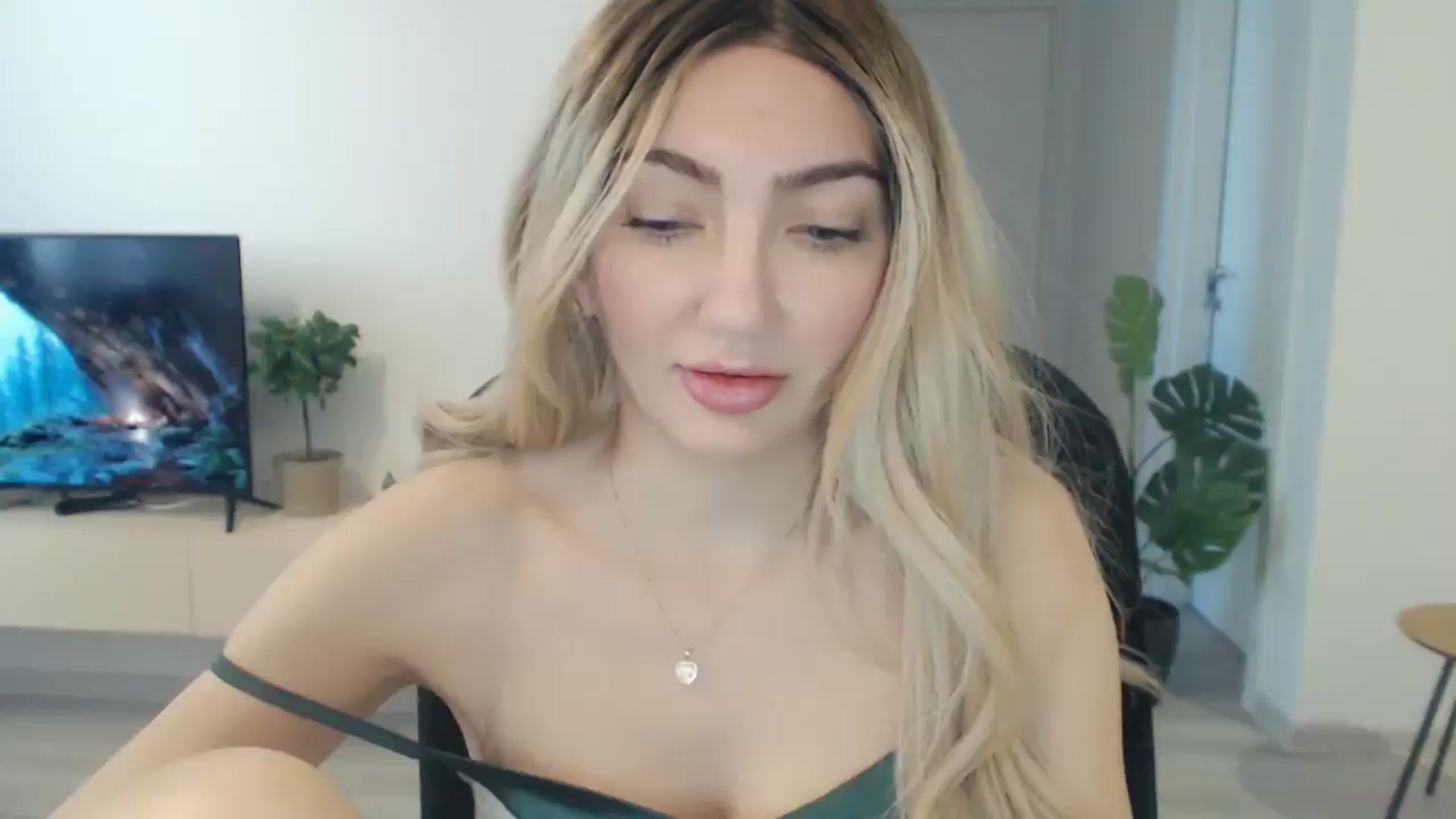 Gallery image thumbnail from AlyVee's myfreecams stream on, 11/02/2025, 11:50 image 1 of 20