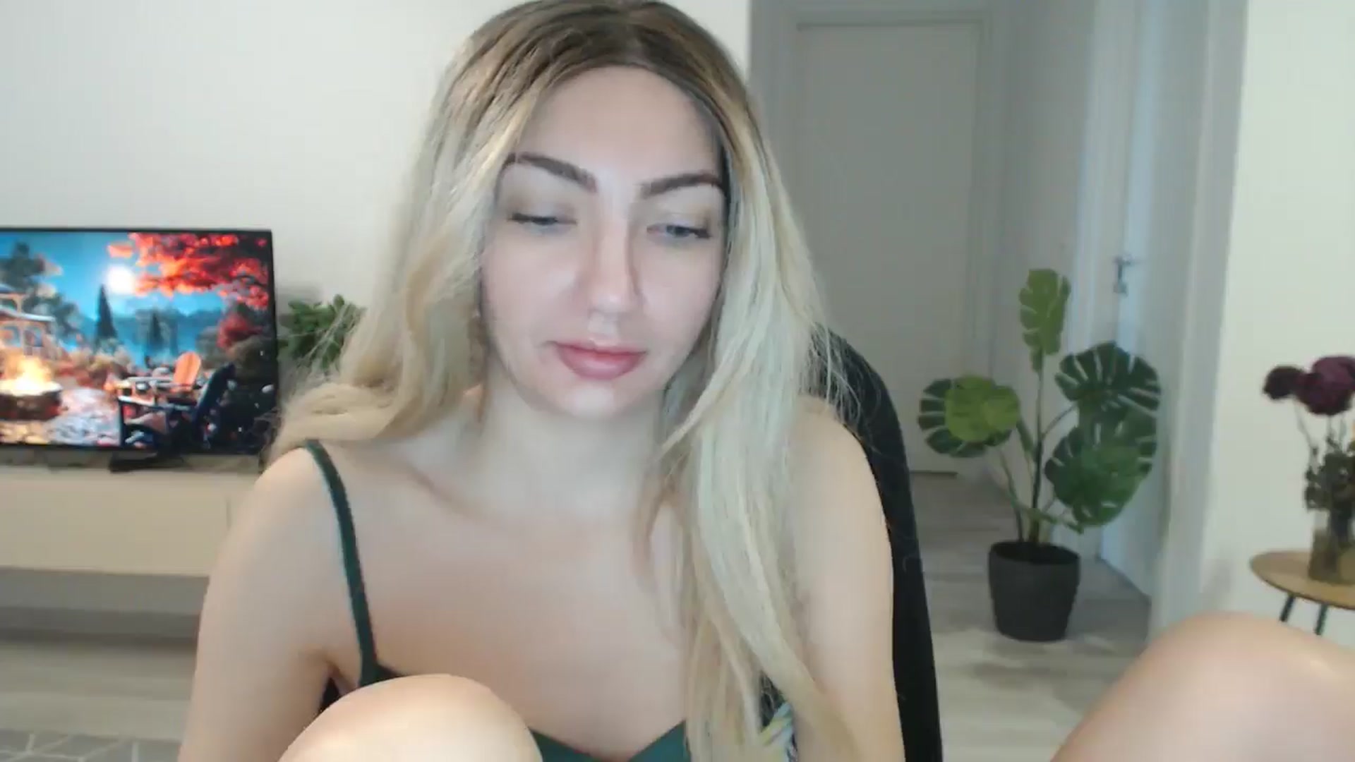 Gallery image thumbnail from AlyVee's myfreecams stream on, 11/16/2025, 14:18 image 8 of 20