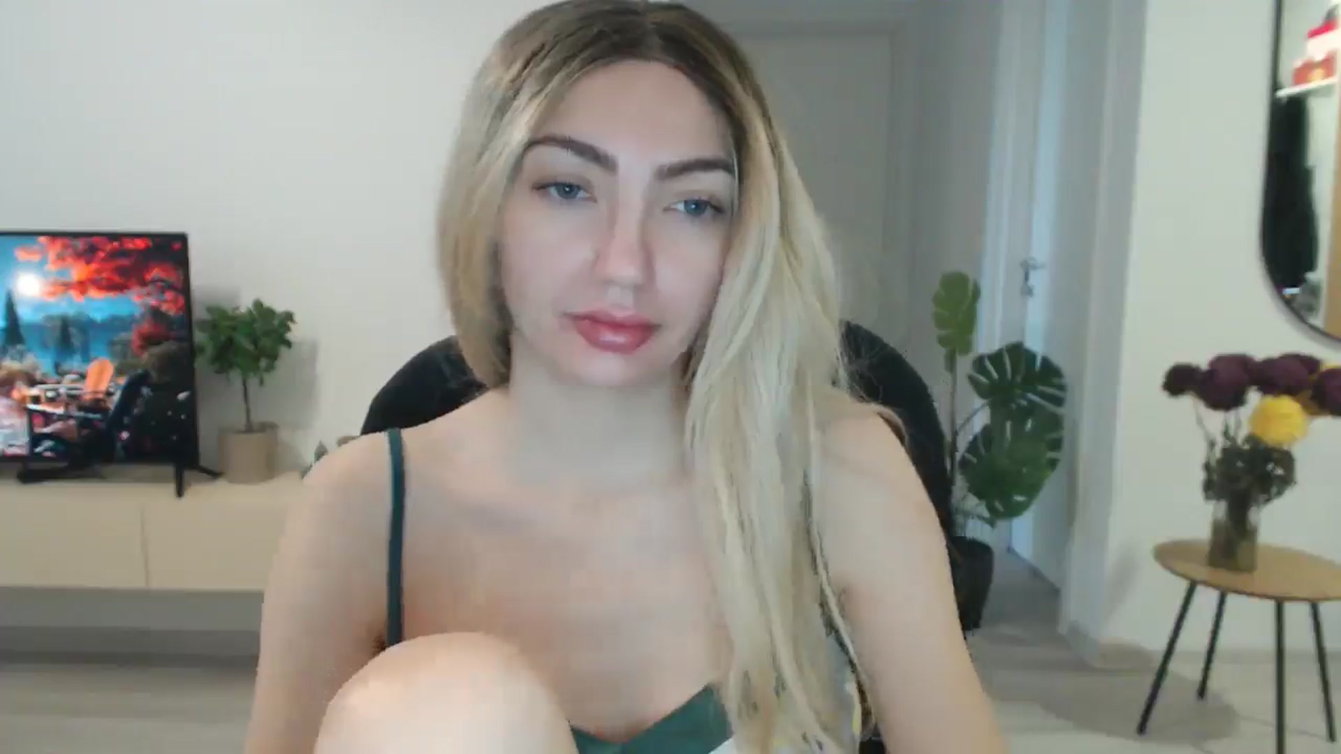 Gallery image thumbnail from AlyVee's myfreecams stream on, 11/16/2025, 14:18 image 4 of 20