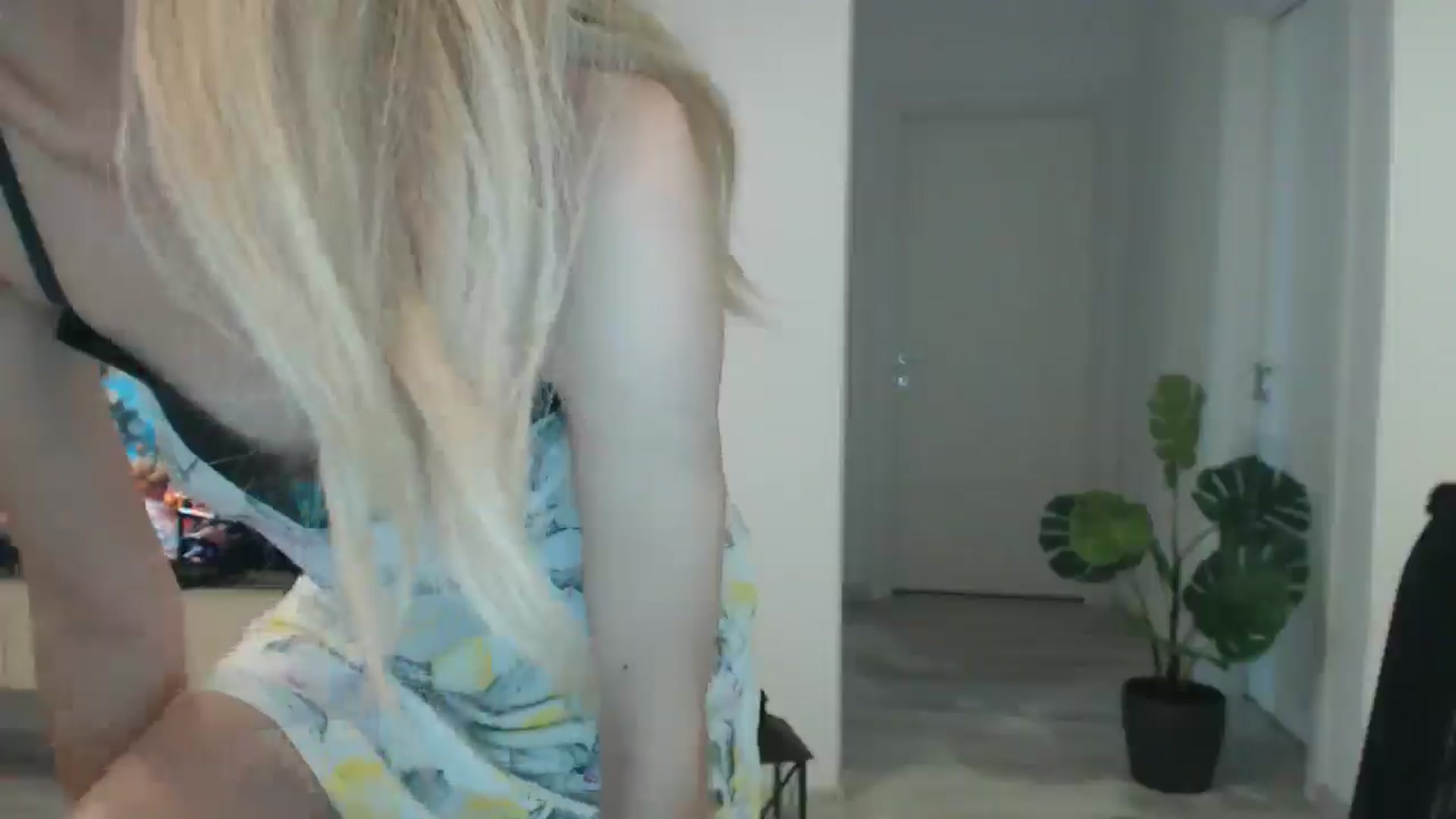 Gallery image thumbnail from AlyVee's myfreecams stream on, 11/16/2025, 14:18 image 11 of 20