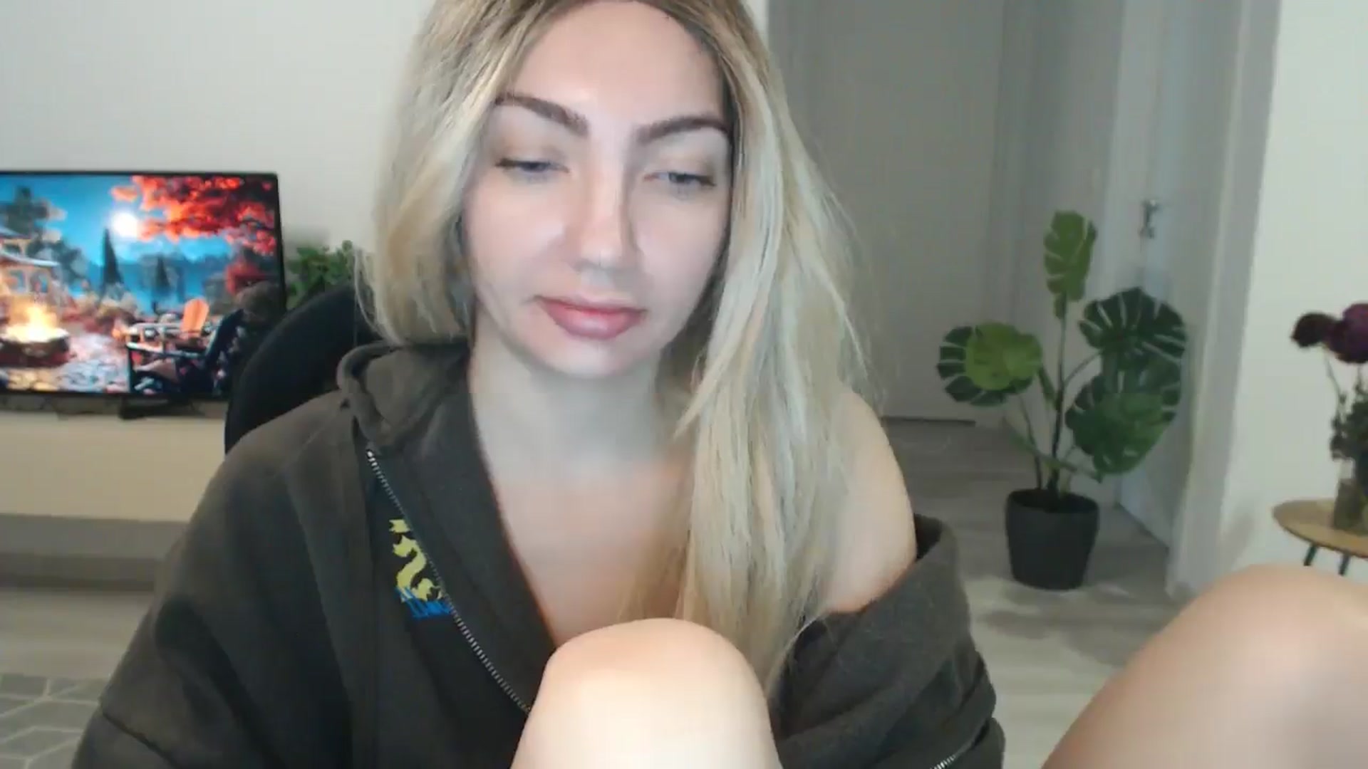 Gallery image thumbnail from AlyVee's myfreecams stream on, 11/16/2025, 14:18 image 16 of 20
