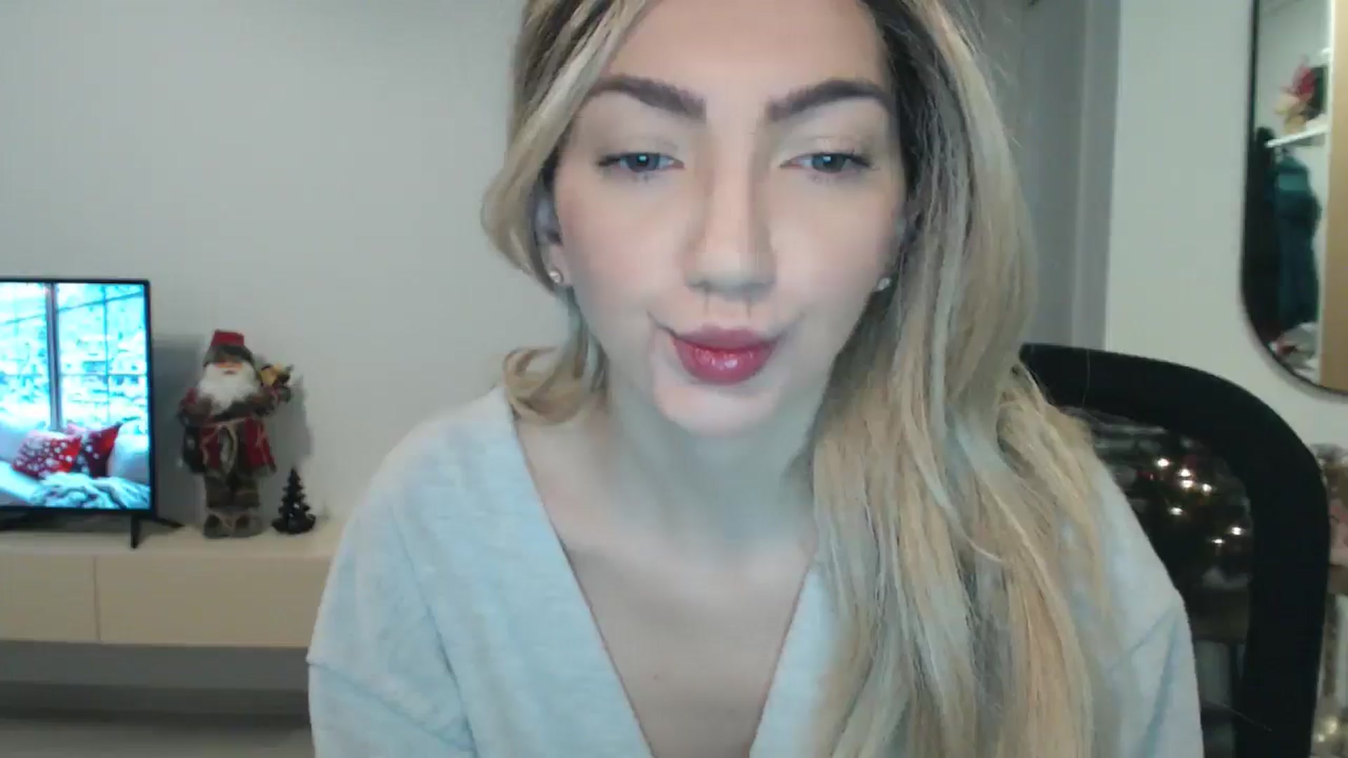 Gallery image thumbnail from AlyVee's myfreecams stream on, 12/22/2025, 12:44 image 7 of 20
