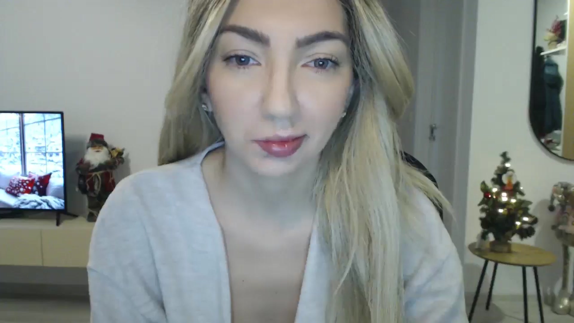 Gallery image thumbnail from AlyVee's myfreecams stream on, 12/22/2025, 12:44 image 2 of 20
