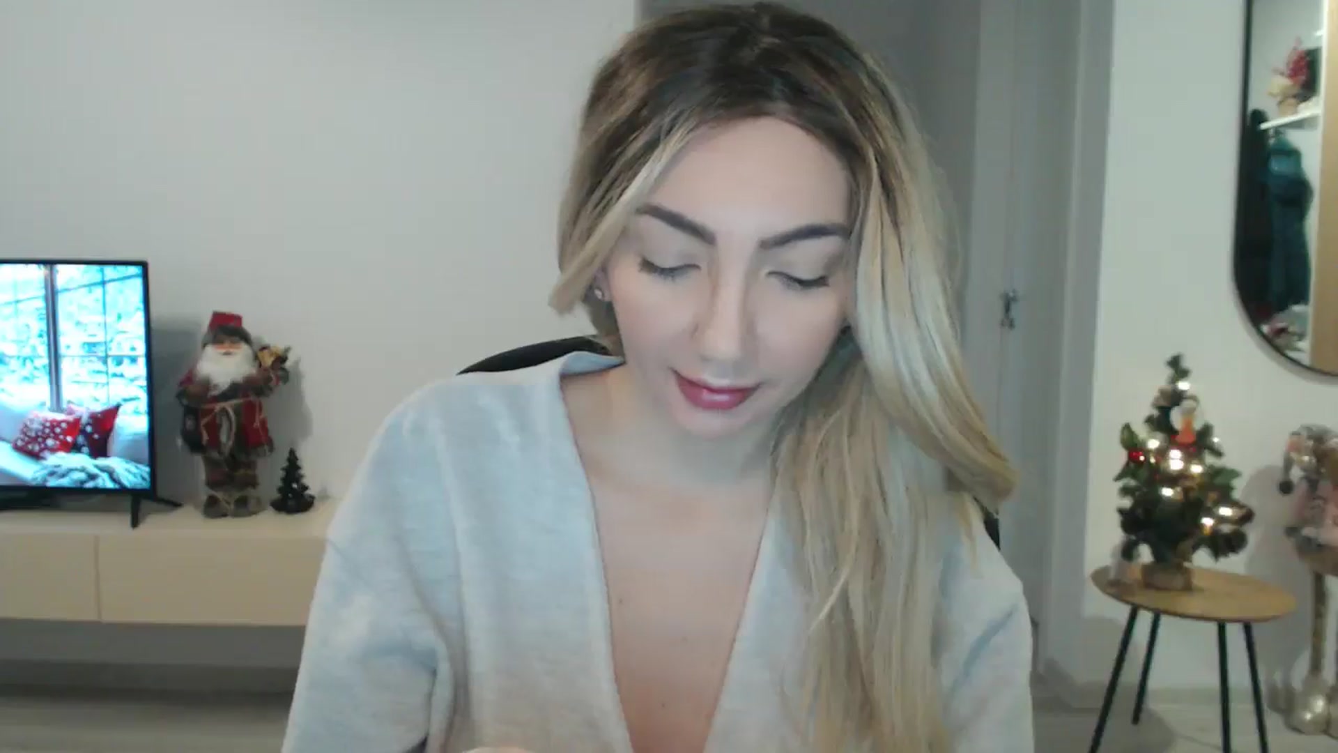 Gallery image thumbnail from AlyVee's myfreecams stream on, 12/22/2025, 12:44 image 3 of 20