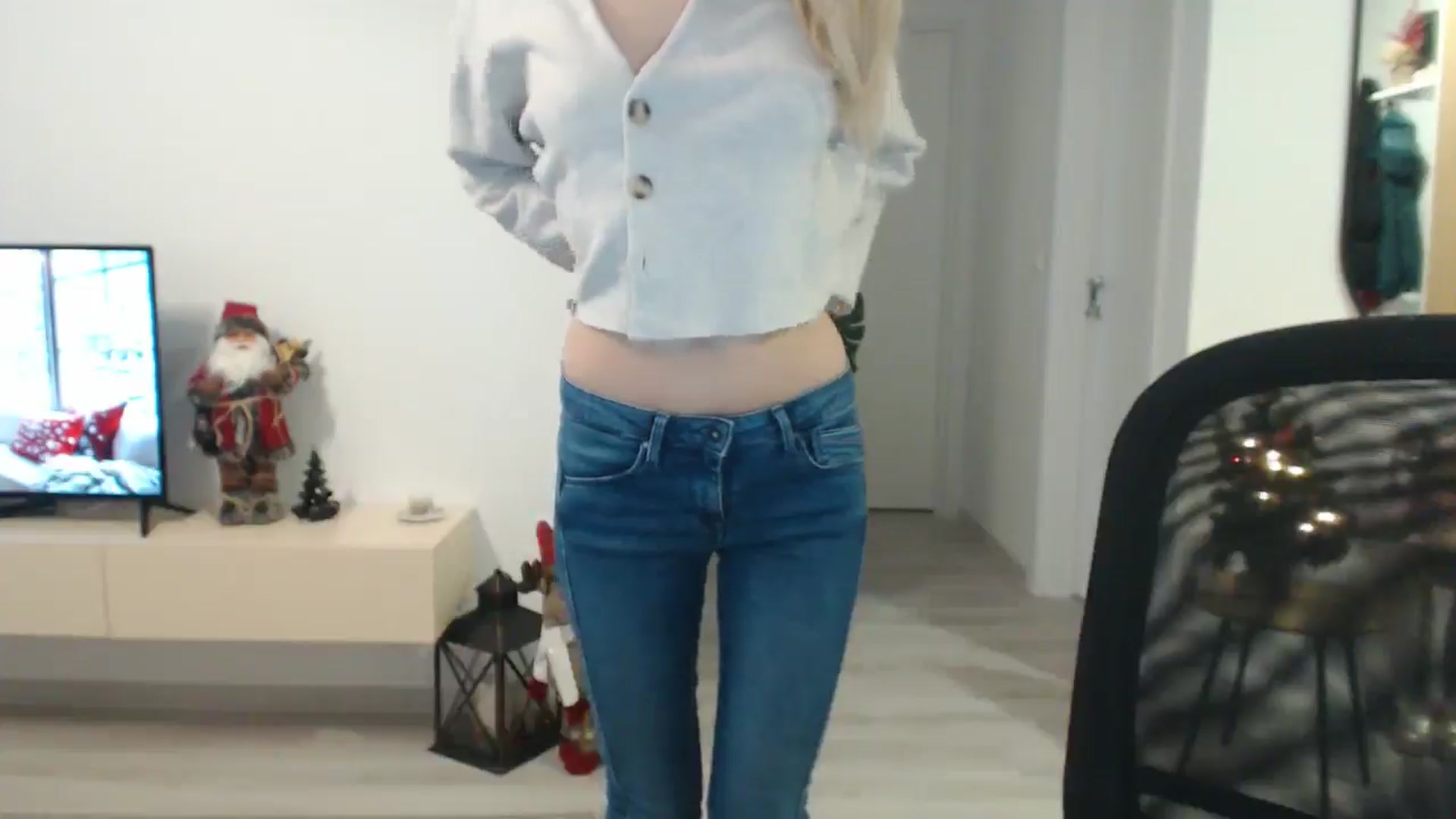 Gallery image thumbnail from AlyVee's myfreecams stream on, 12/22/2025, 12:44 image 17 of 20