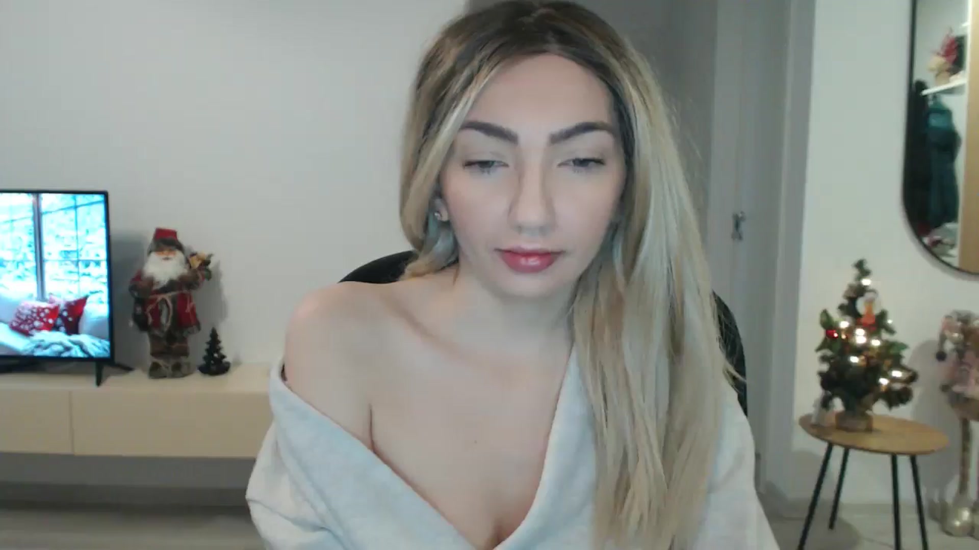 Gallery image thumbnail from AlyVee's myfreecams stream on, 12/22/2025, 12:44 image 6 of 20