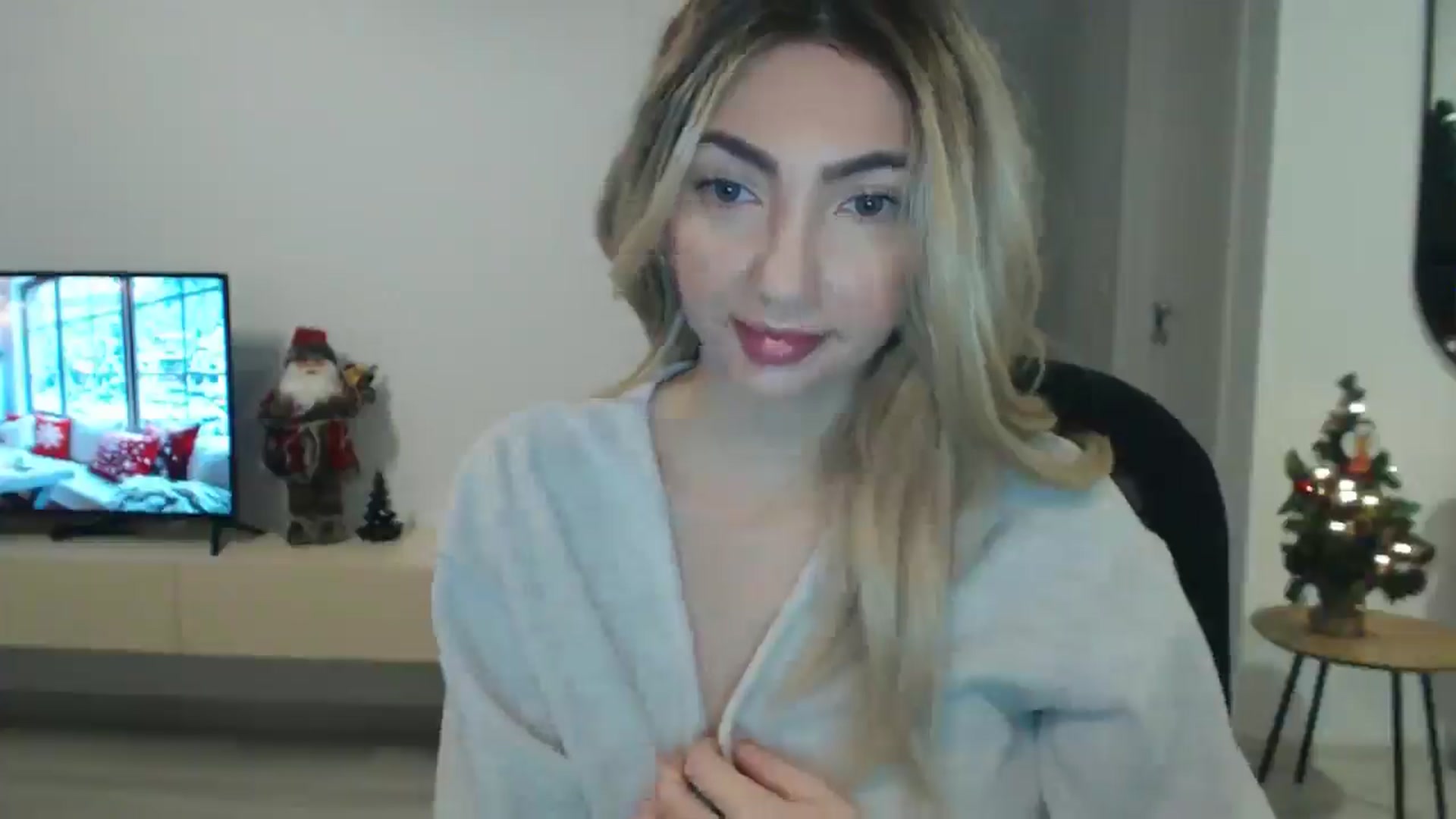 Gallery image thumbnail from AlyVee's myfreecams stream on, 12/22/2025, 14:37 image 19 of 20