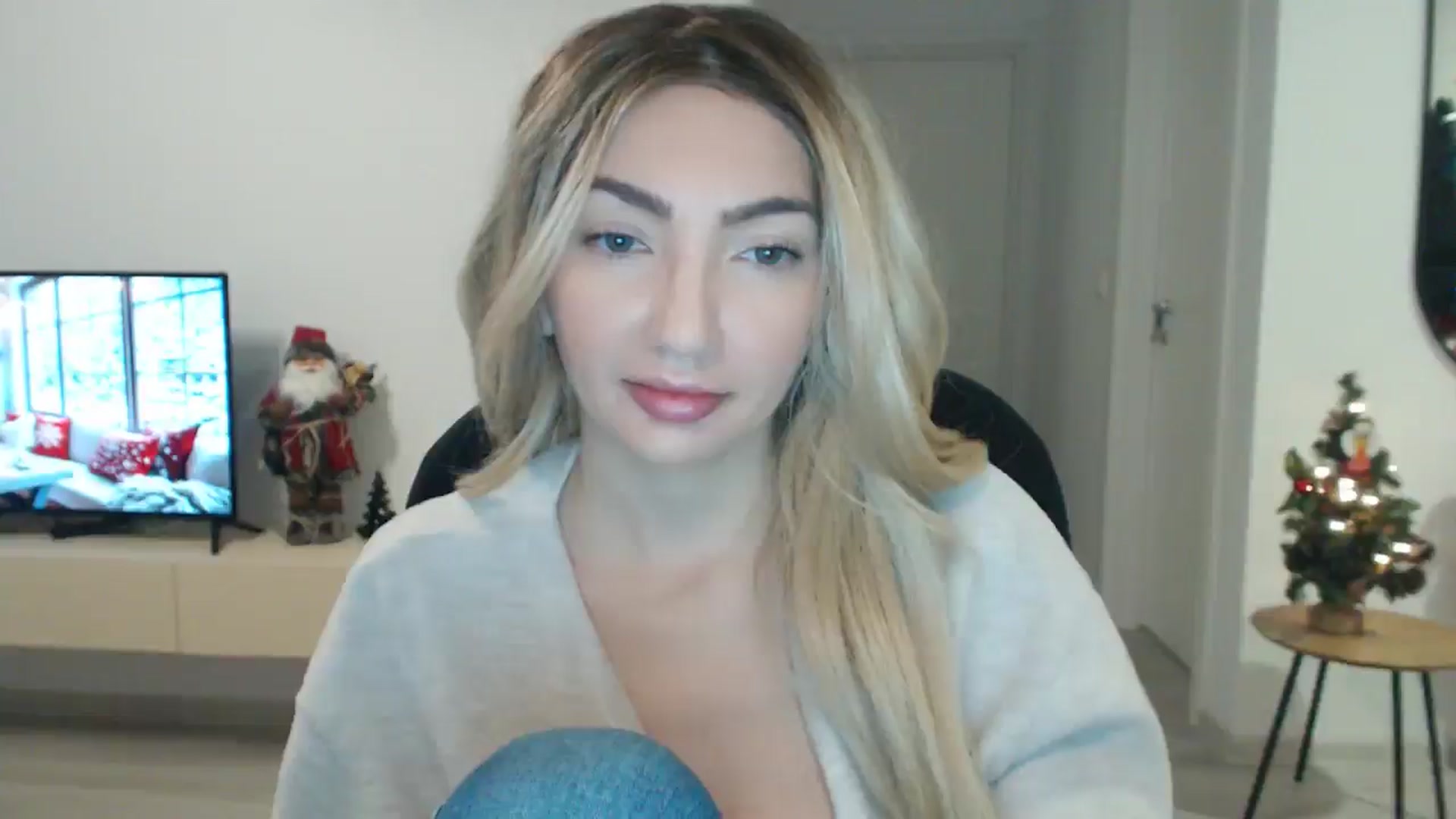 Gallery image thumbnail from AlyVee's myfreecams stream on, 12/22/2025, 14:37 image 20 of 20