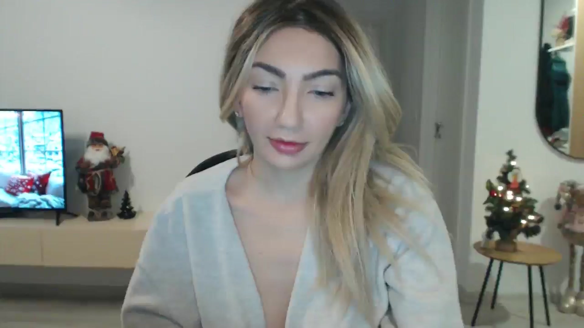 Gallery image thumbnail from AlyVee's myfreecams stream on, 12/22/2025, 14:37 image 12 of 20