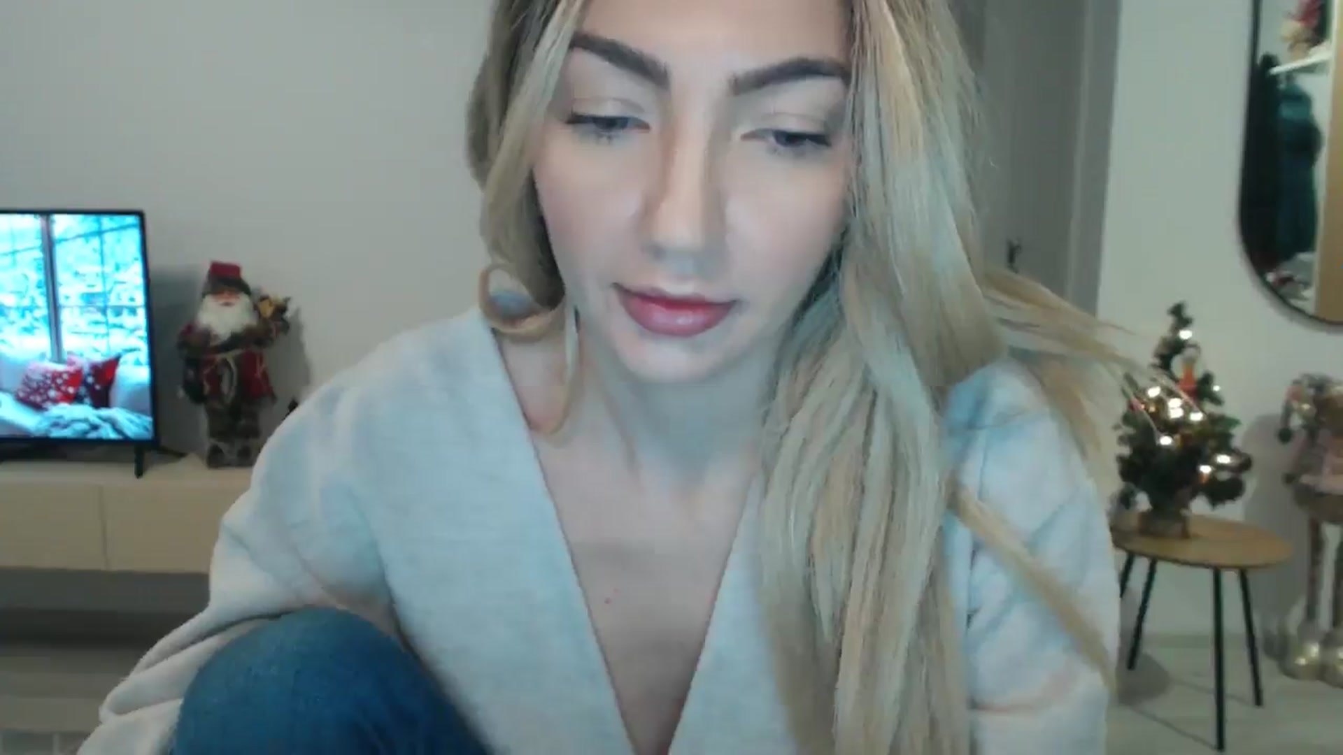 Gallery image thumbnail from AlyVee's myfreecams stream on, 12/22/2025, 14:37 image 15 of 20