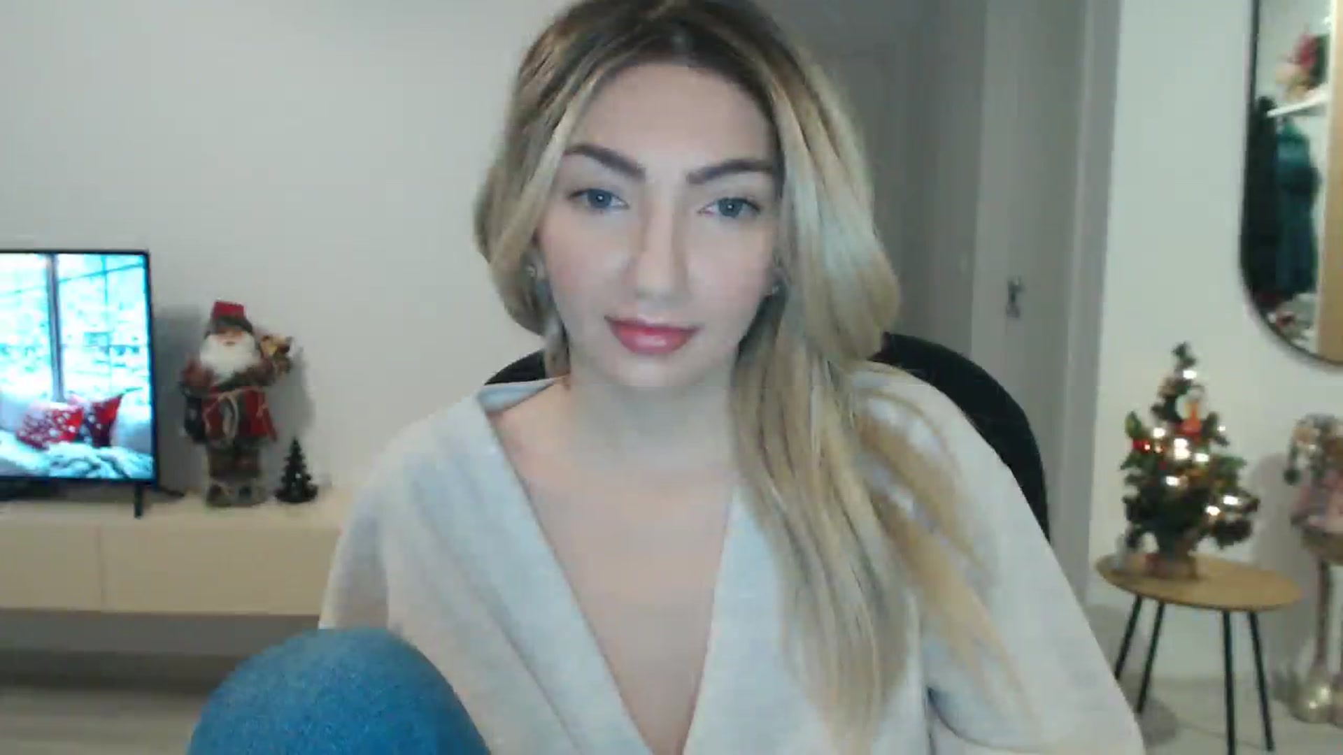 Gallery image thumbnail from AlyVee's myfreecams stream on, 12/22/2025, 14:37 image 9 of 20