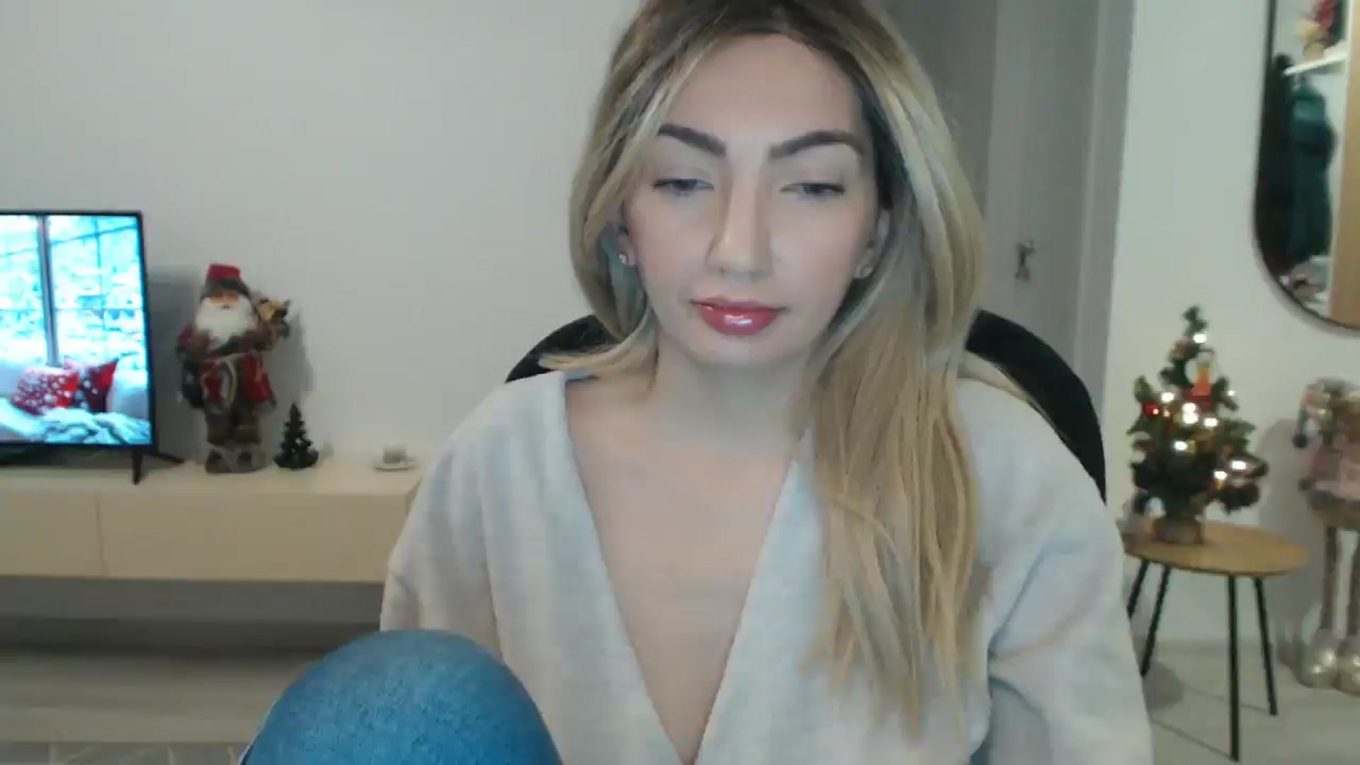 Gallery image thumbnail from AlyVee's myfreecams stream on, 12/22/2025, 14:37 image 3 of 20