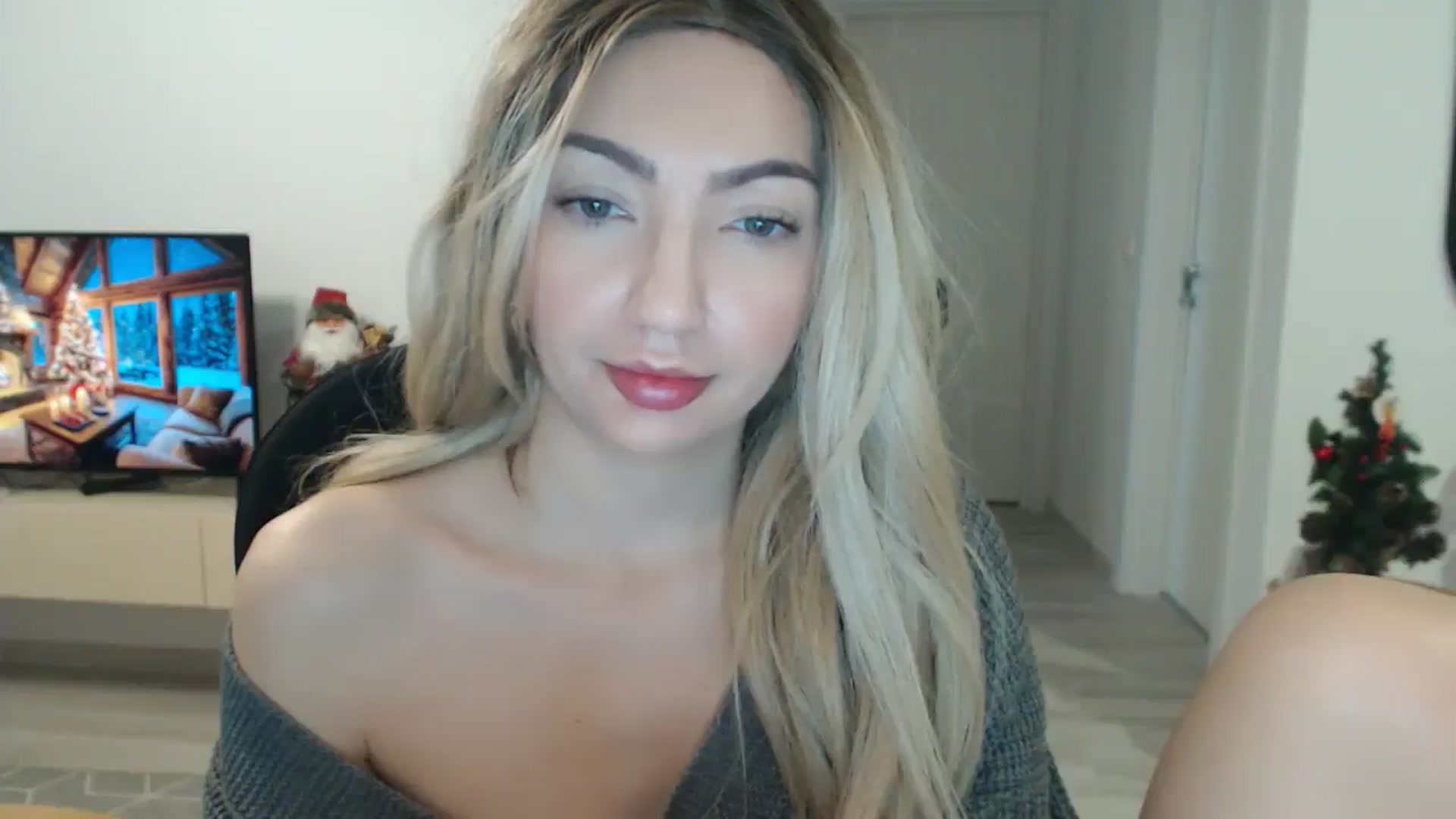 Gallery image thumbnail from AlyVee's myfreecams stream on, 12/24/2025, 10:40 image 1 of 20