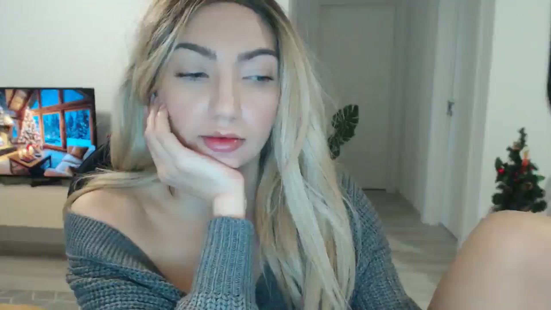 Gallery image thumbnail from AlyVee's myfreecams stream on, 12/24/2025, 10:40 image 2 of 20