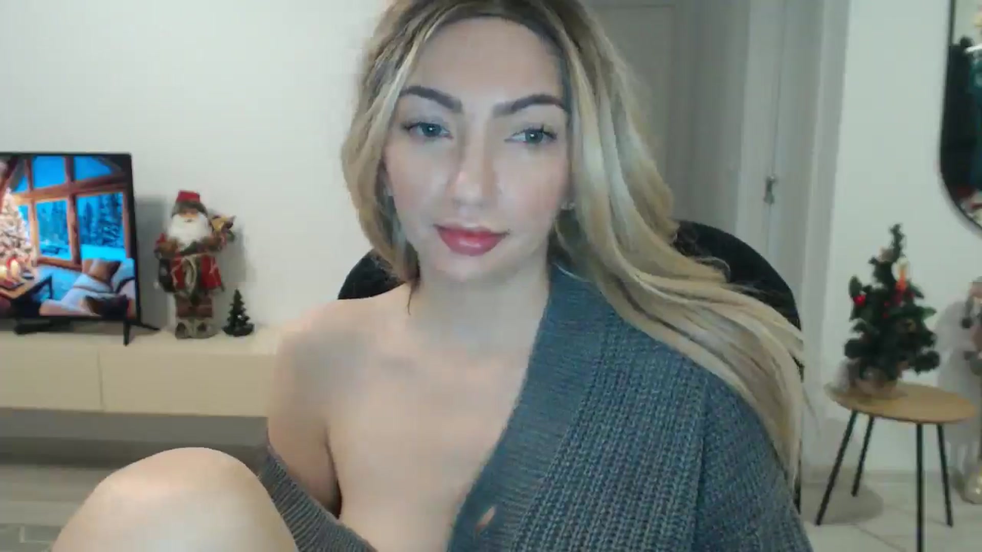 Gallery image thumbnail from AlyVee's myfreecams stream on, 12/24/2025, 10:40 image 16 of 20