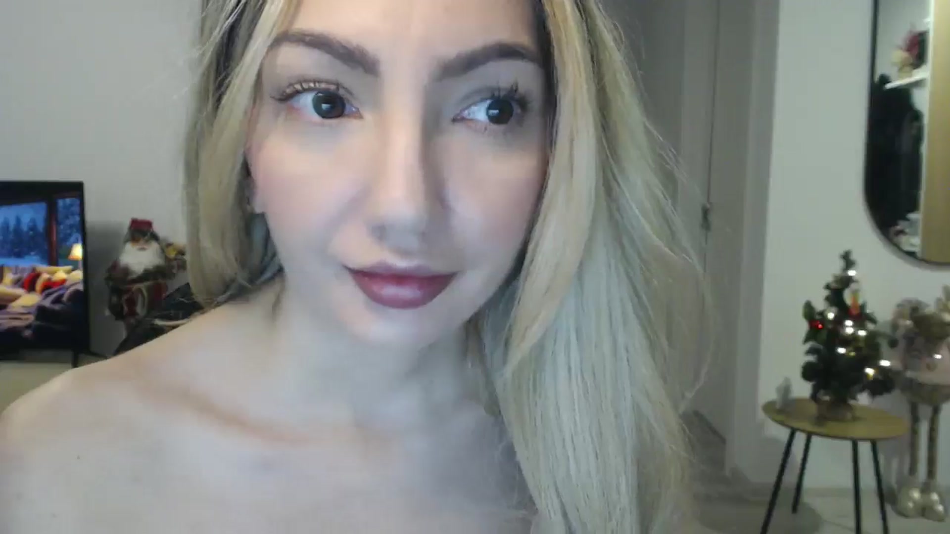 Gallery image thumbnail from AlyVee's myfreecams stream on, 12/25/2025, 19:34 image 15 of 20
