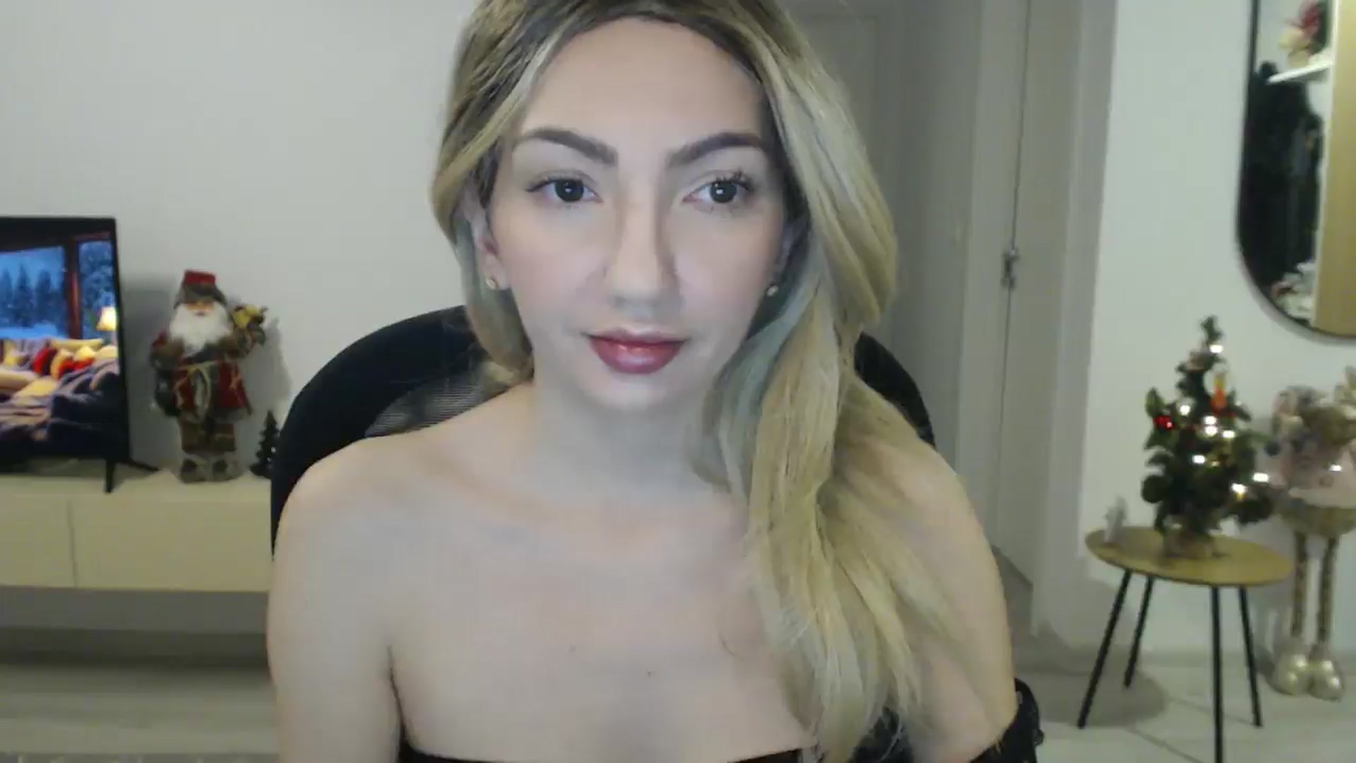 Gallery image thumbnail from AlyVee's myfreecams stream on, 12/25/2025, 19:34 image 13 of 20