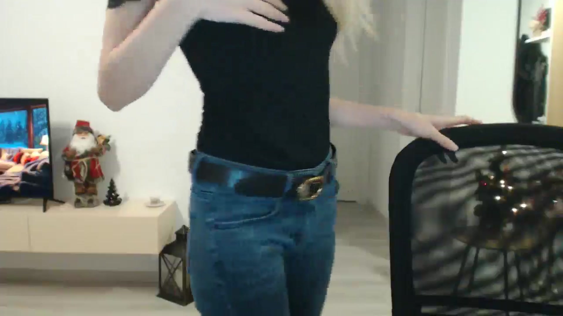 Gallery image thumbnail from AlyVee's myfreecams stream on, 12/25/2025, 19:34 image 8 of 20