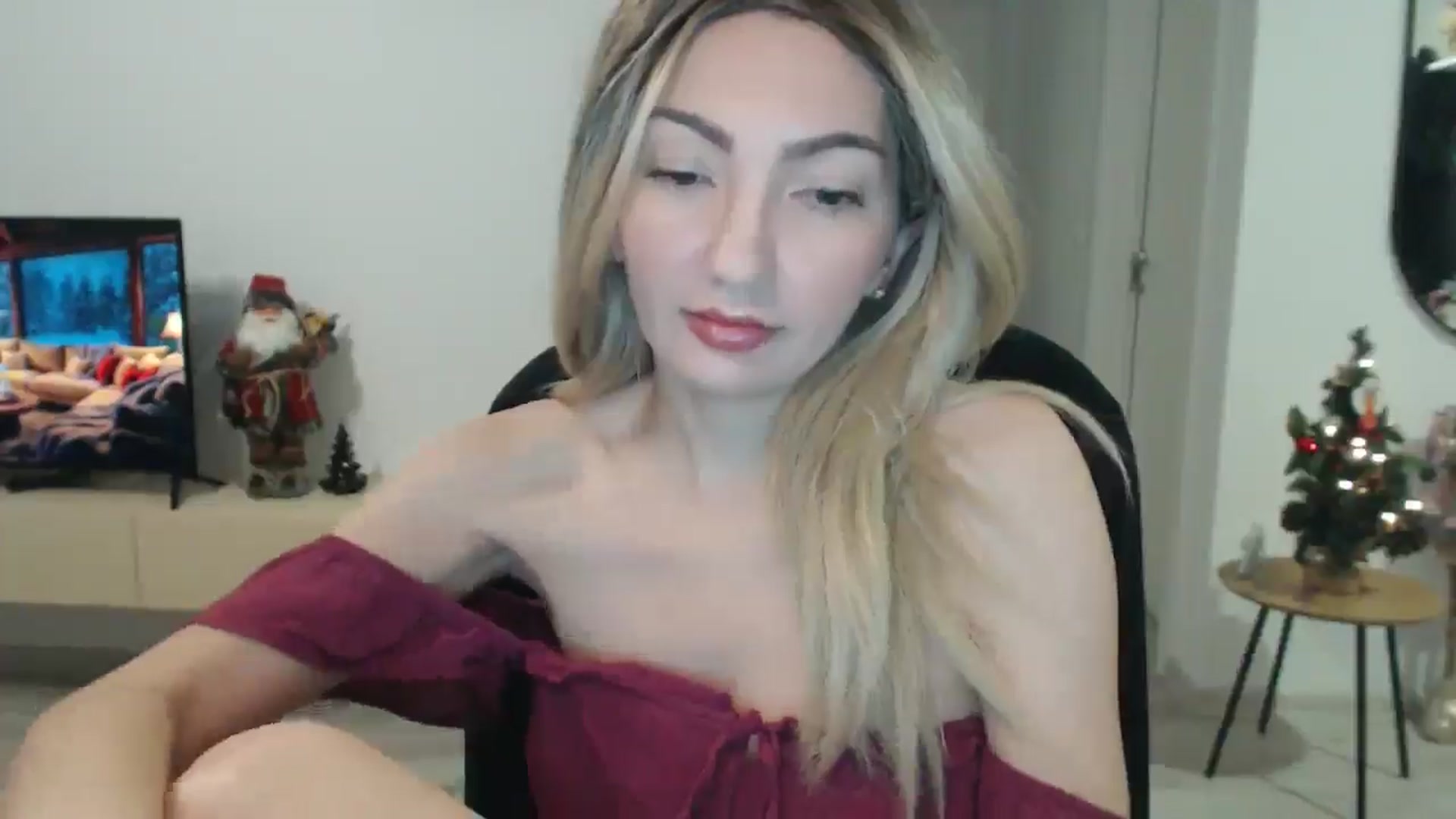 Gallery image thumbnail from AlyVee's myfreecams stream on, 12/25/2025, 20:22 image 12 of 20