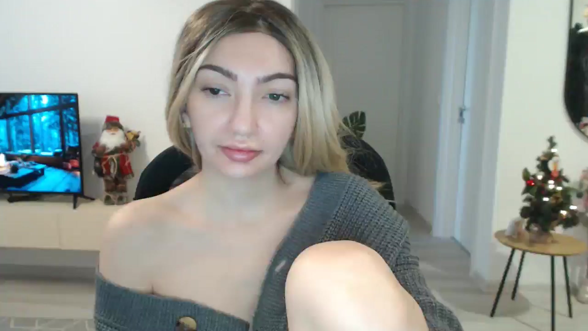 Gallery image thumbnail from AlyVee's myfreecams stream on, 12/26/2025, 12:50 image 17 of 20