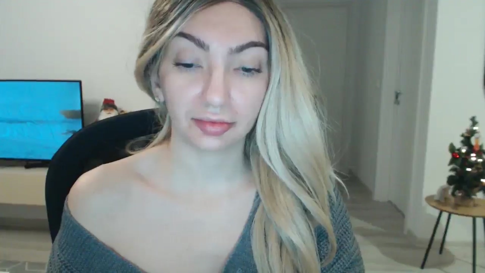 Gallery image thumbnail from AlyVee's myfreecams stream on, 12/26/2025, 14:29 image 18 of 20