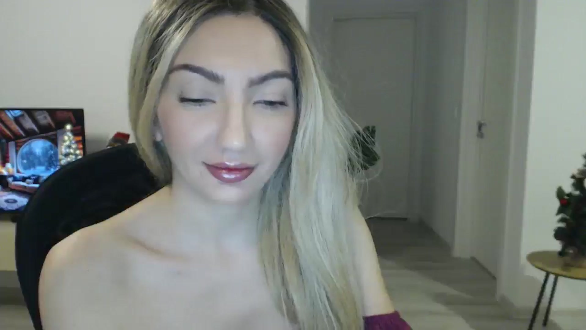 Gallery image thumbnail from AlyVee's myfreecams stream on, 12/30/2025, 17:55 image 5 of 20