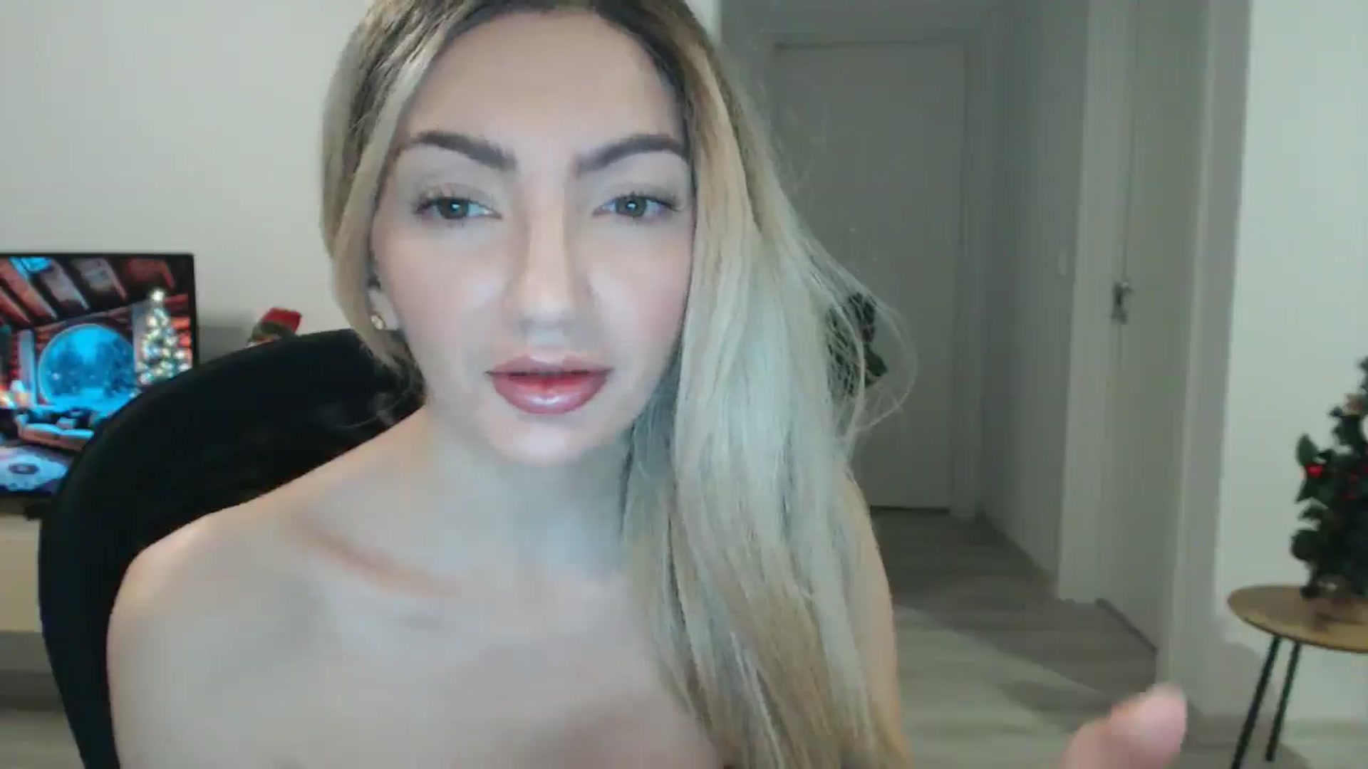 Gallery image thumbnail from AlyVee's myfreecams stream on, 12/30/2025, 17:55 image 2 of 20