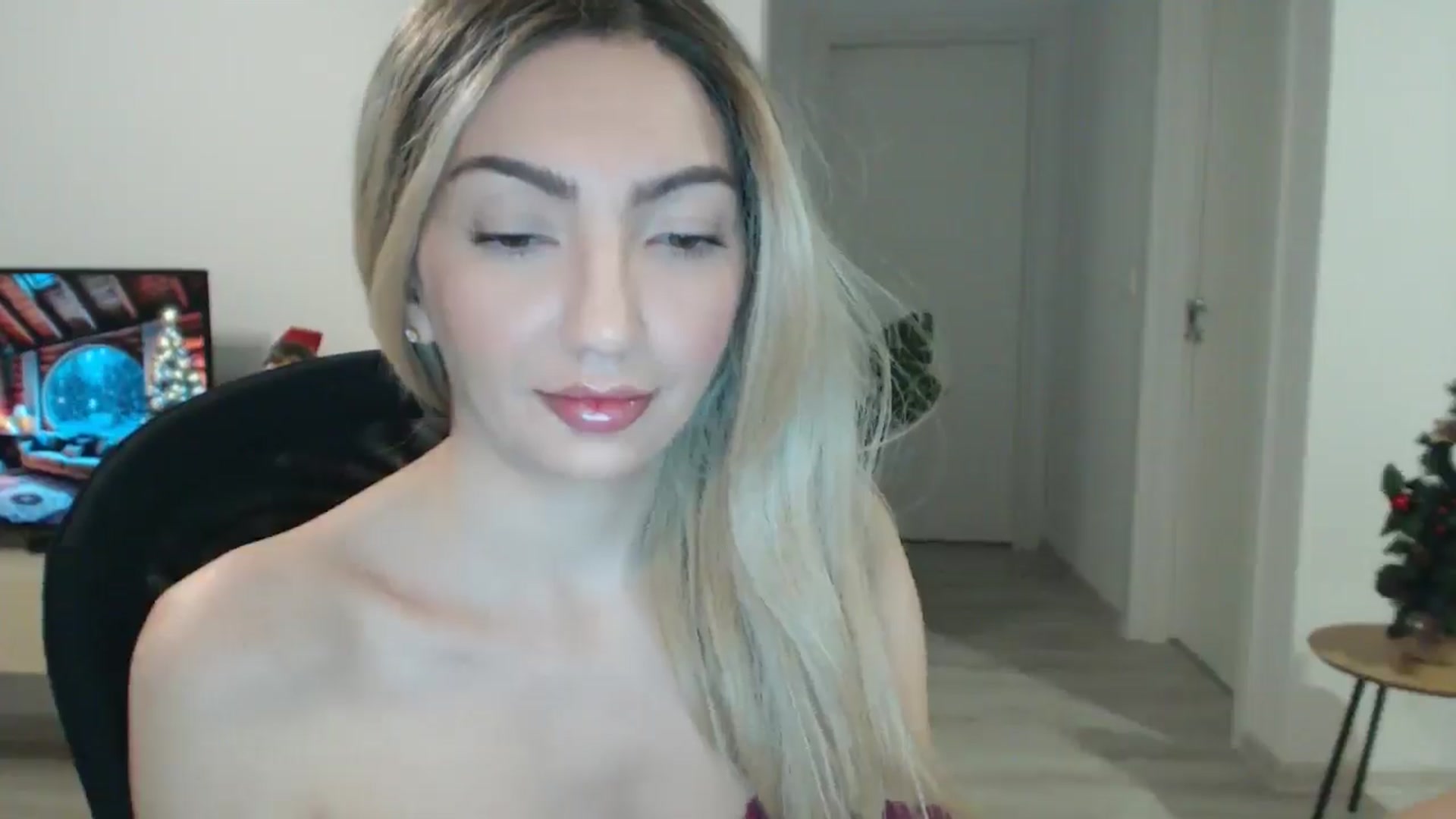 Gallery image thumbnail from AlyVee's myfreecams stream on, 12/30/2025, 17:55 image 3 of 20