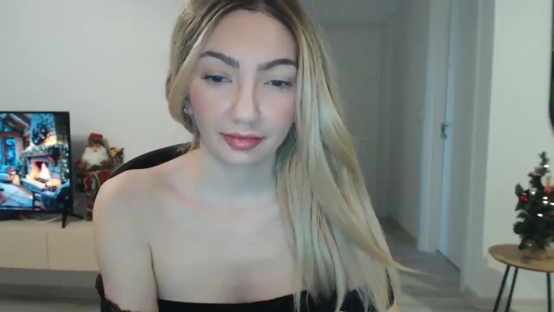 Gallery image thumbnail from AlyVee's myfreecams stream on, 12/31/2025, 14:35 image 6 of 20