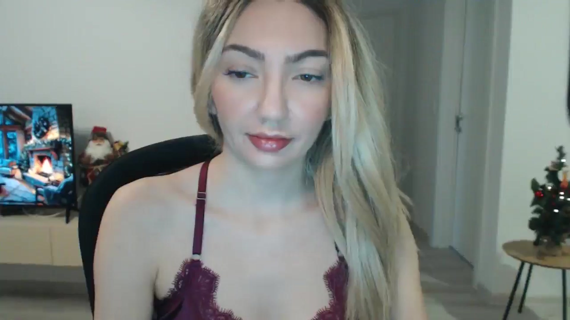 Gallery image thumbnail from AlyVee's myfreecams stream on, 12/31/2025, 14:35 image 17 of 20