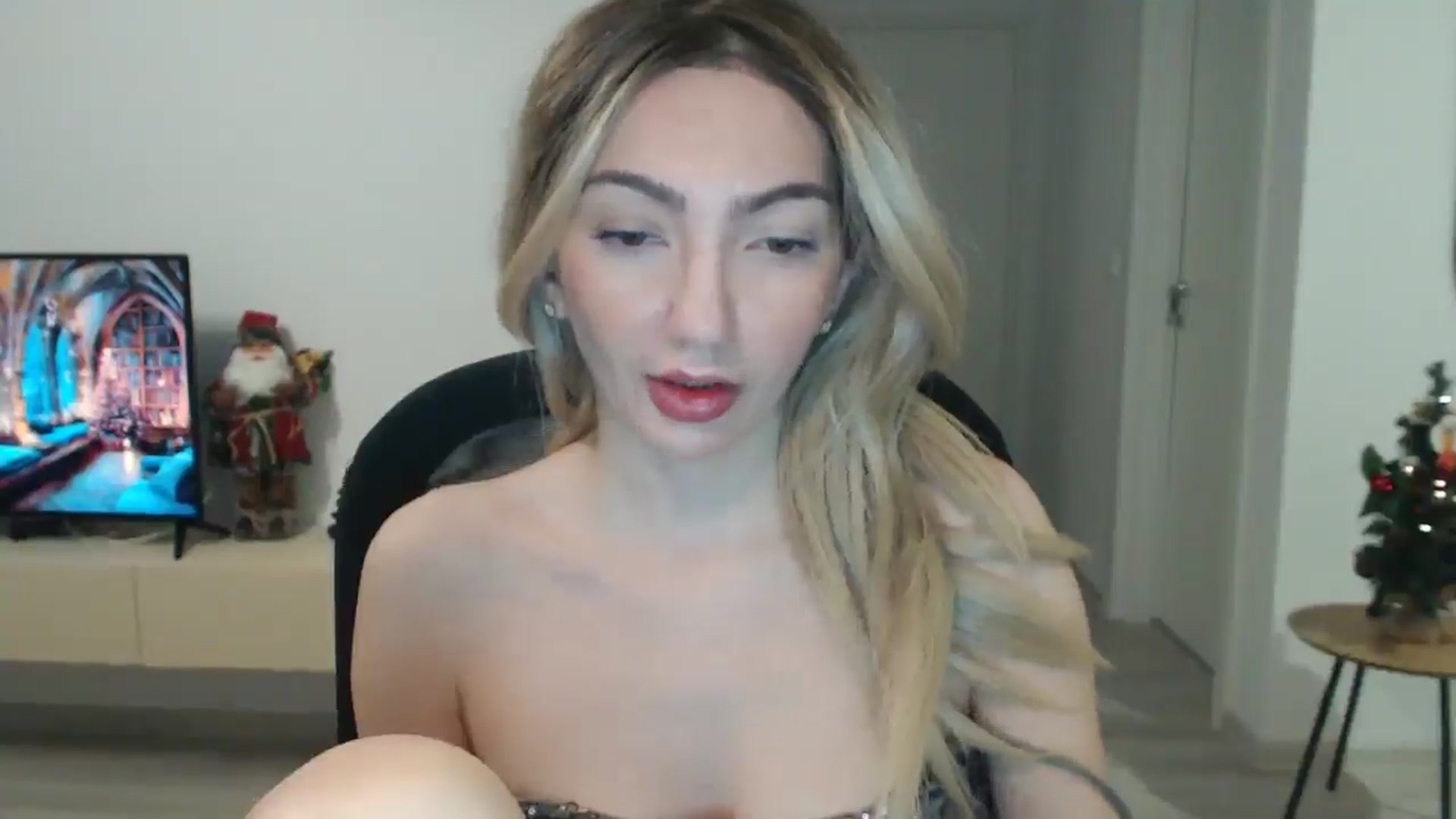 Gallery image thumbnail from AlyVee's myfreecams stream on, 12/31/2025, 17:29 image 3 of 20