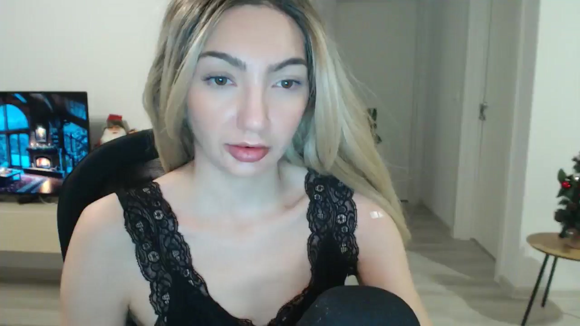 Gallery image thumbnail from AlyVee's myfreecams stream on, 12/31/2025, 20:27 image 6 of 20