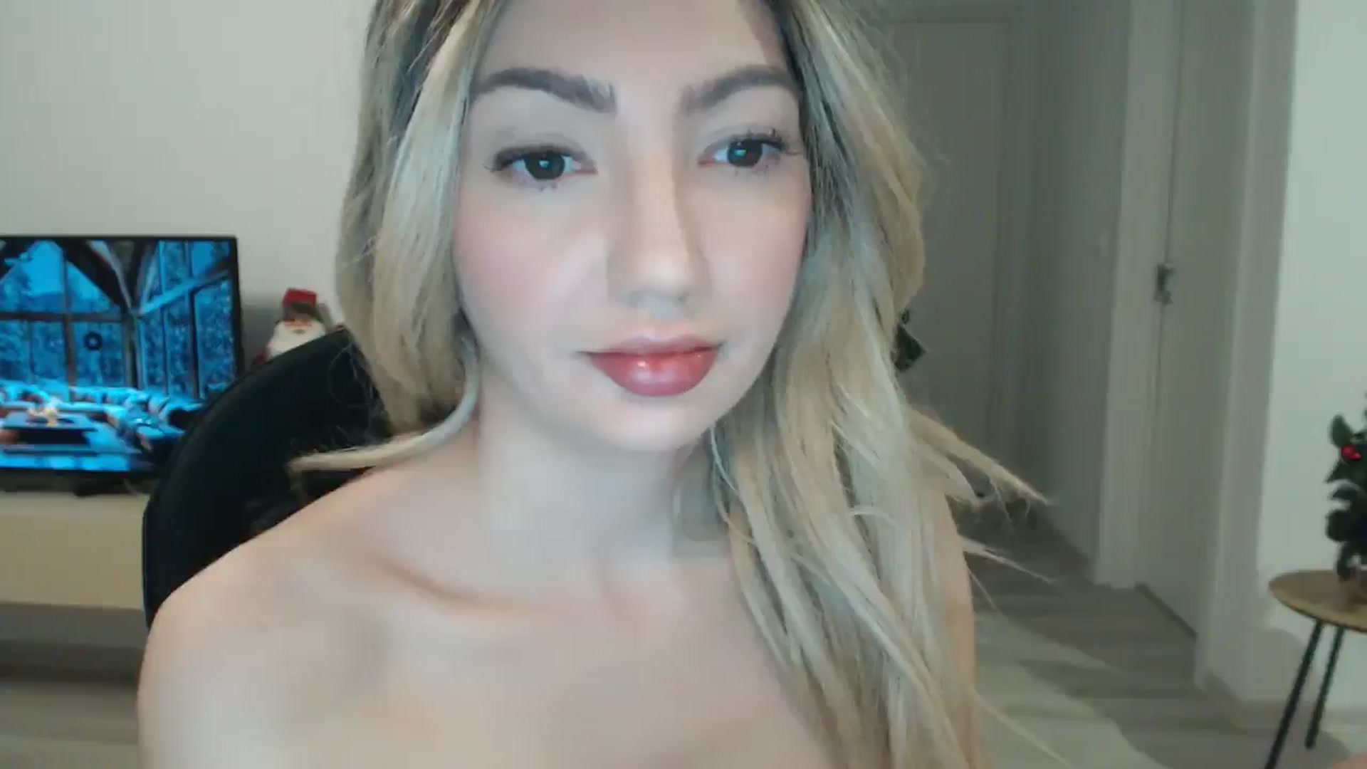 Gallery image thumbnail from AlyVee's myfreecams stream on, 01/01/2026, 20:06 image 17 of 20