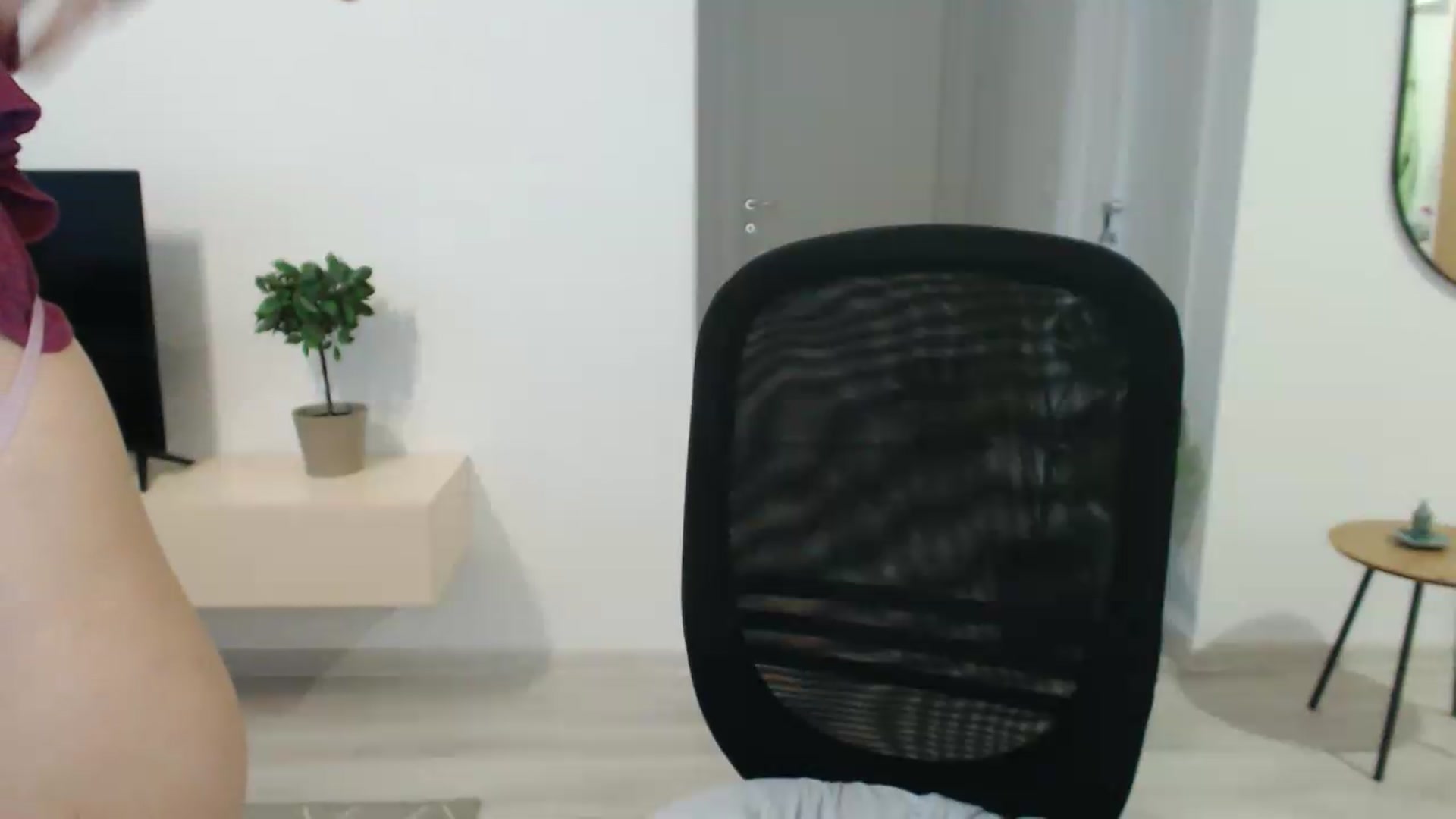 Gallery image thumbnail from AlyVee's myfreecams stream on, 07/19/2026, 17:27 image 18 of 20