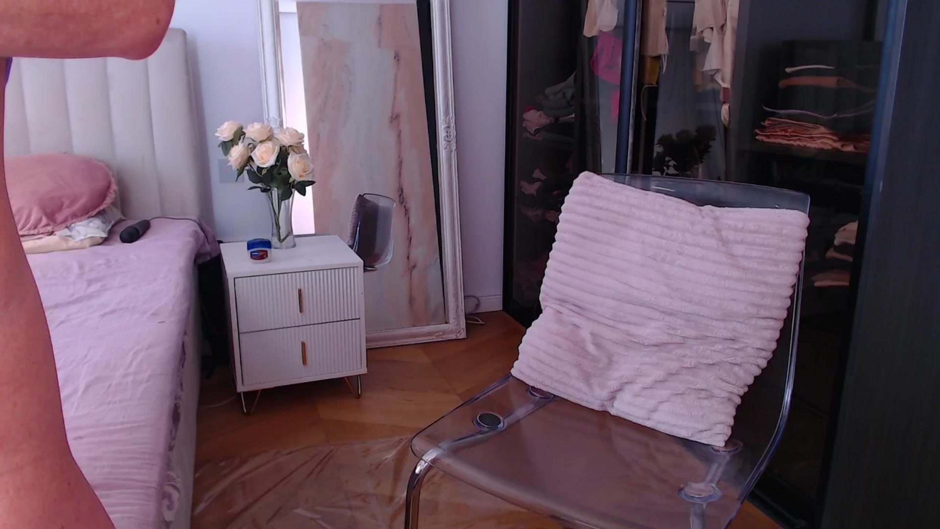 Gallery image thumbnail from Aly_Ravennx's myfreecams stream on, 04/07/2026, 11:03 image 16 of 20