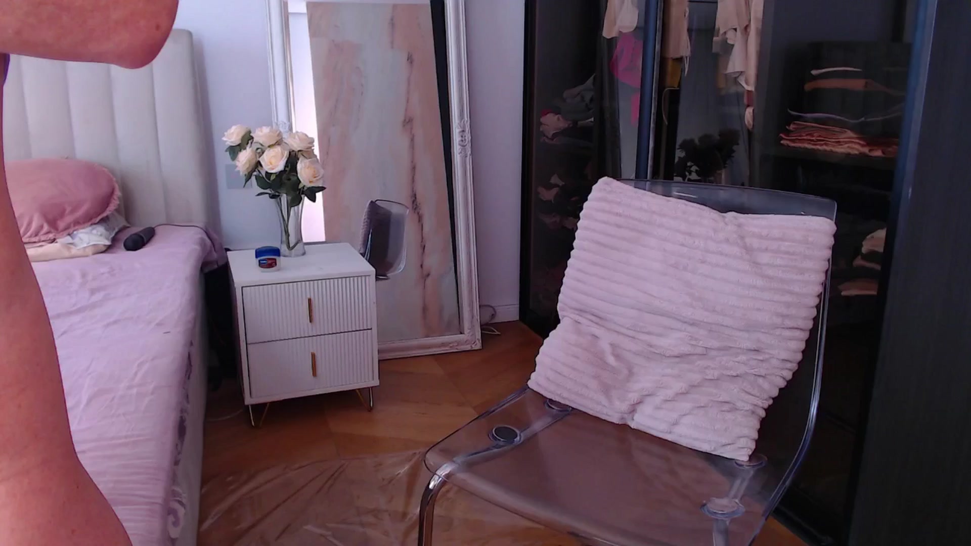 Gallery image thumbnail from Aly_Ravennx's myfreecams stream on, 04/07/2026, 11:03 image 14 of 20
