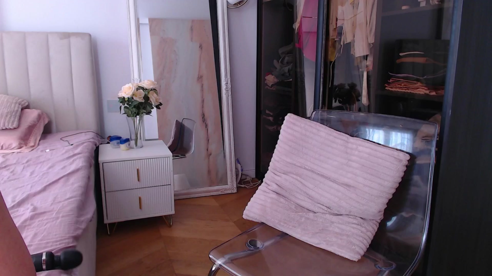 Gallery image thumbnail from Aly_Ravennx's myfreecams stream on, 04/20/2026, 08:51 image 16 of 20