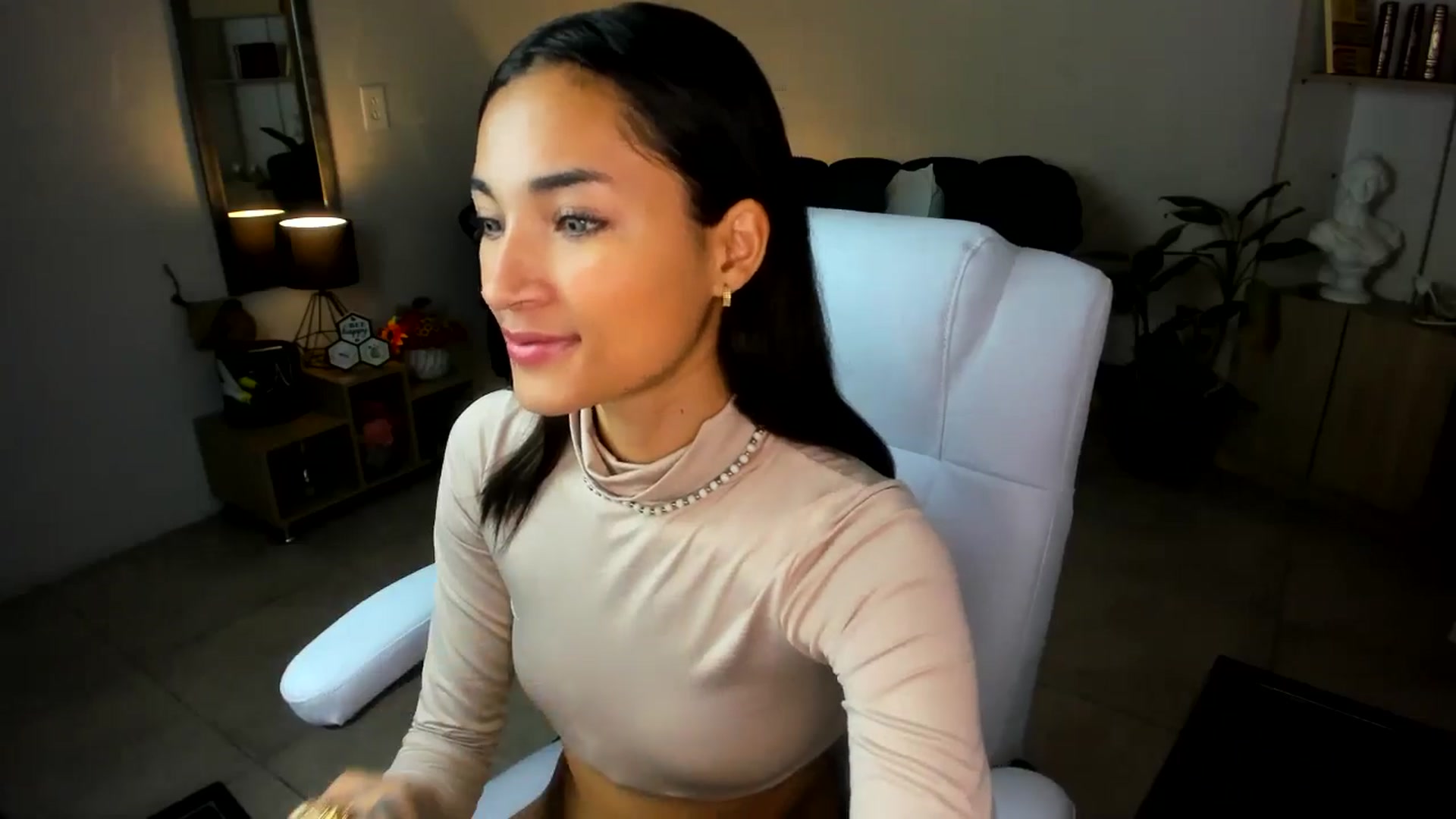 Gallery image thumbnail from Alyhfv's myfreecams stream on, 07/02/2025, 17:51 image 19 of 20