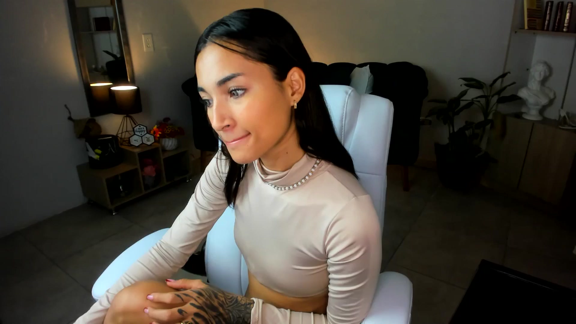 Gallery image thumbnail from Alyhfv's myfreecams stream on, 07/02/2025, 17:51 image 17 of 20