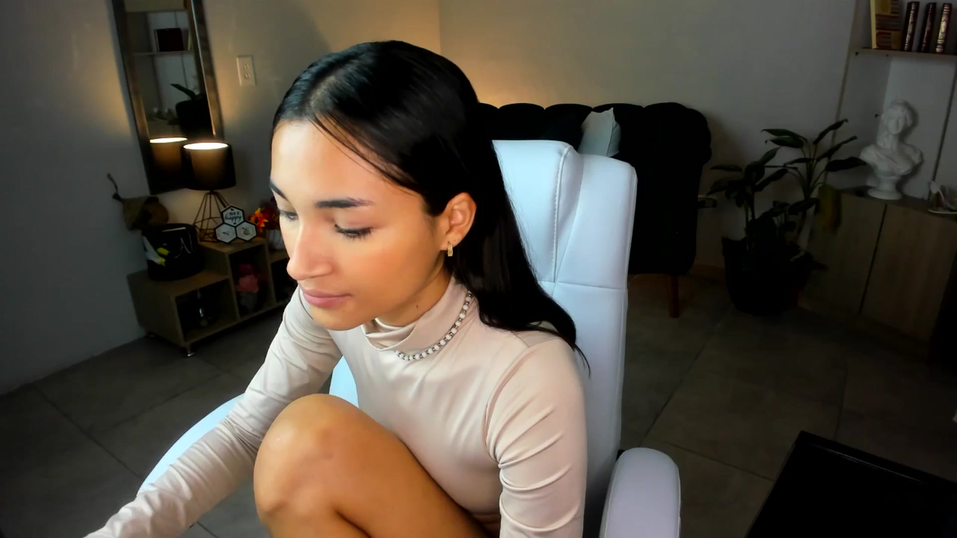 Gallery image thumbnail from Alyhfv's myfreecams stream on, 07/02/2025, 17:51 image 12 of 20