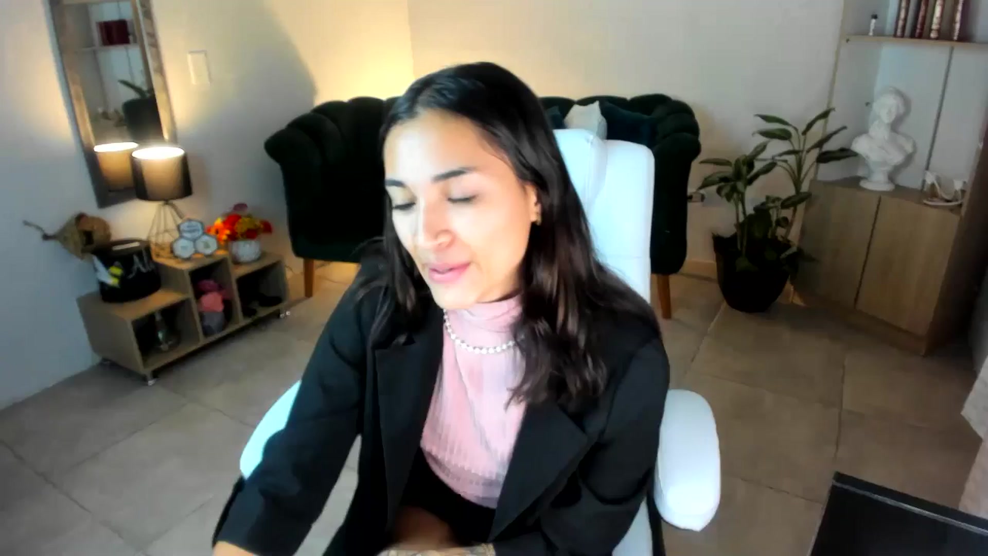 Gallery image thumbnail from Alyhfv's myfreecams stream on, 07/03/2025, 17:46 image 19 of 20